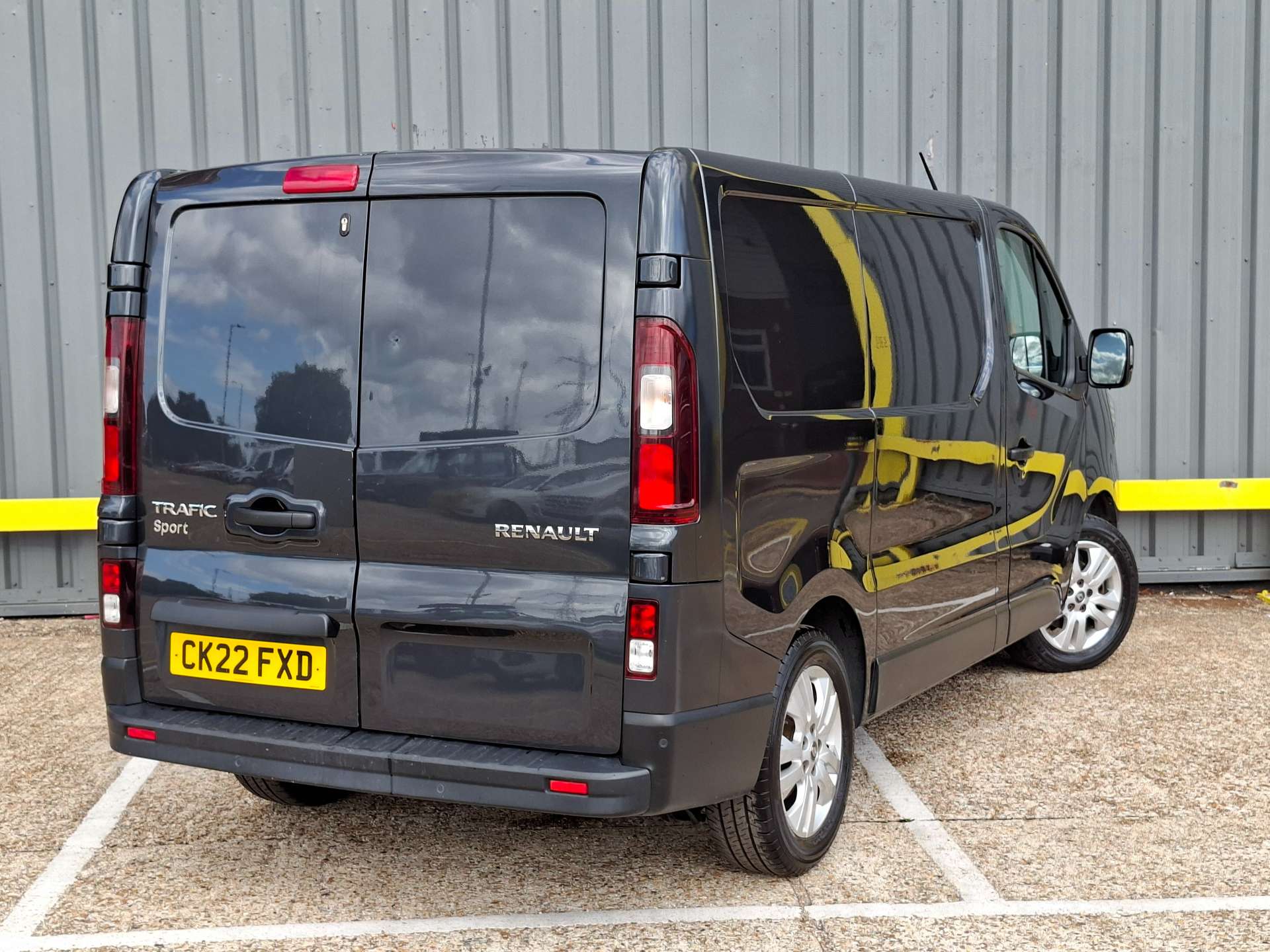 Renault Trafic 2.0 dCi Blue SL28 Sport Panel Van 5dr Diesel Manual L1 H1 Euro 6 (s/s) (130 ps) thumbnail 6