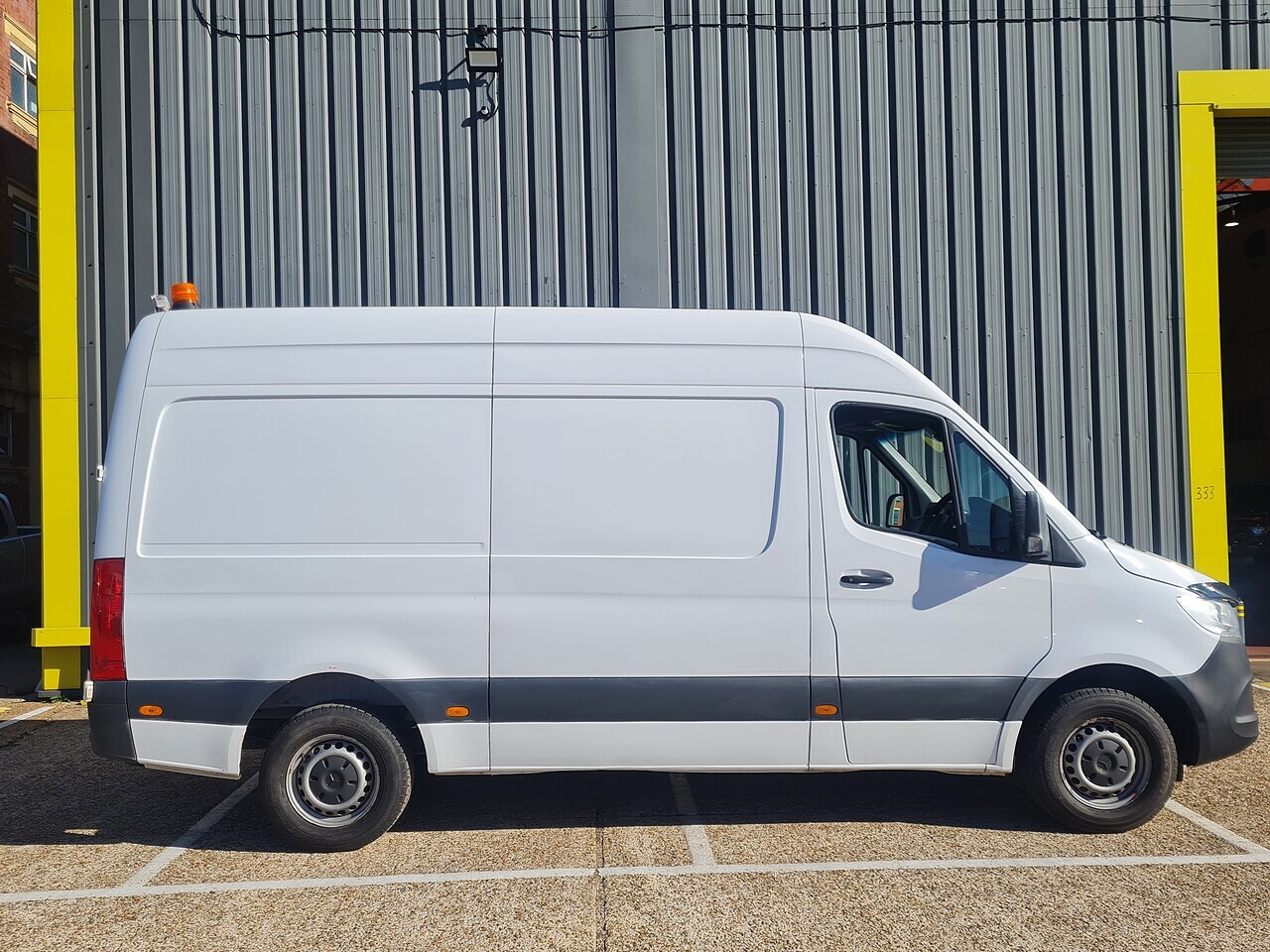 Mercedes Sprinter 317 CDI L2 AUTO - Thumbnail 3