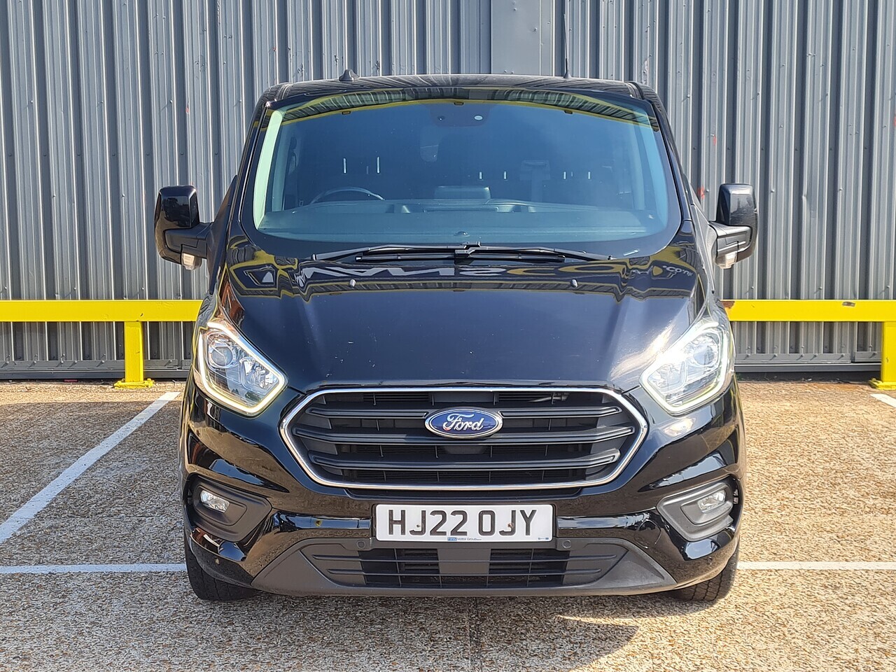 Ford Custom 320 Limited Crew Van - Thumbnail 2