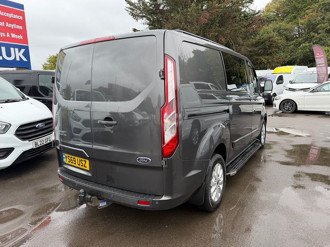 Ford Custom Limited CREW VAN thumbnail 5