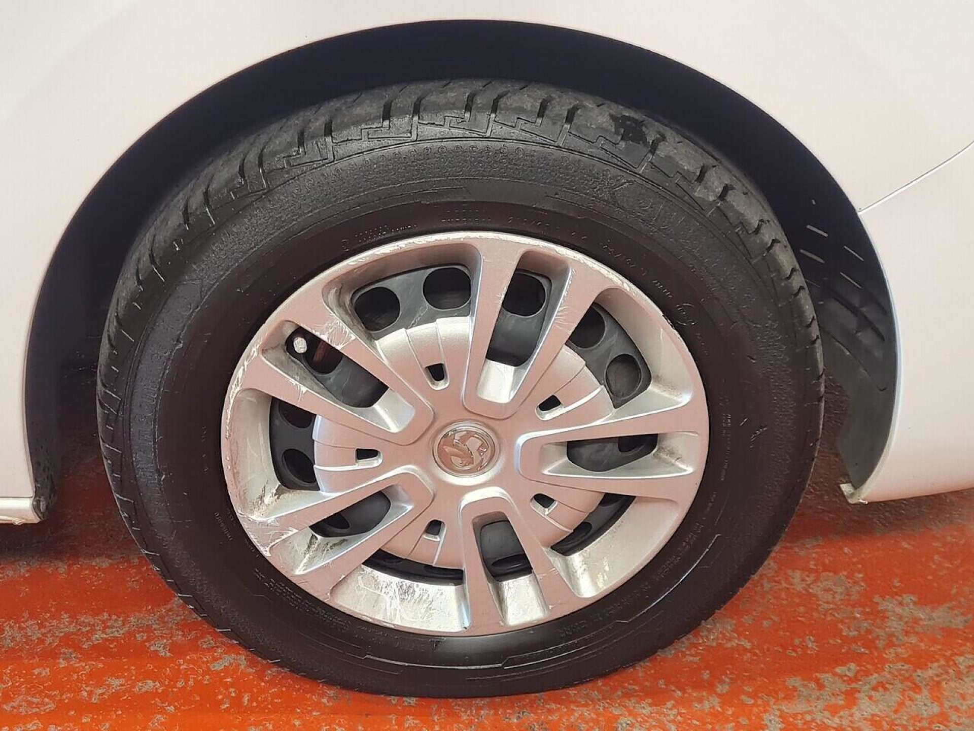 Vauxhall Vivaro Turbo D 2700 Sportive Panel Van 1.5 Manual Diesel - Thumbnail 9