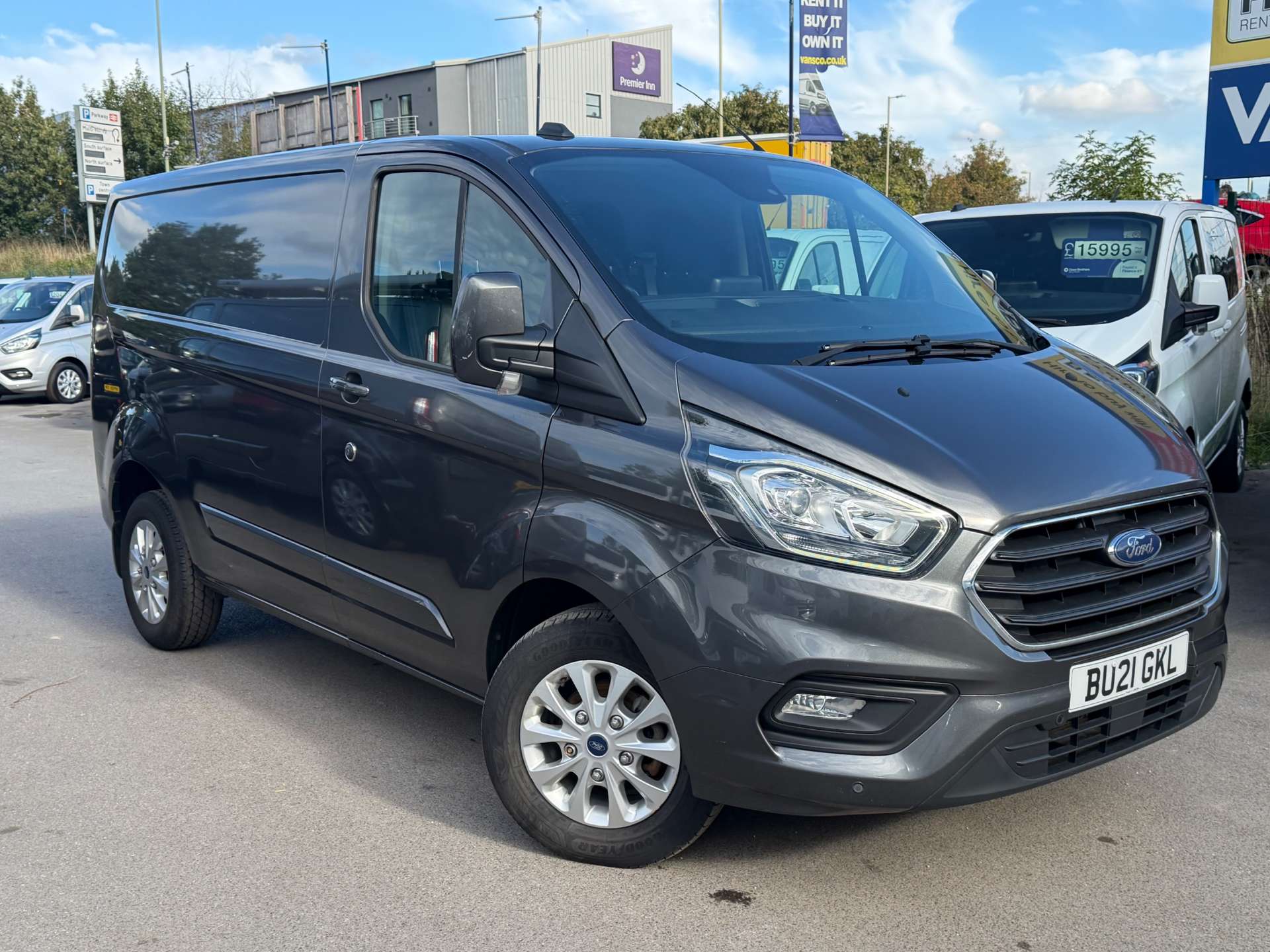Ford Transit Custom 2.0 280 EcoBlue Limited Panel Van 5dr Diesel Manual L1 H1 Euro 6 (s/s) (130 ps) thumbnail 3