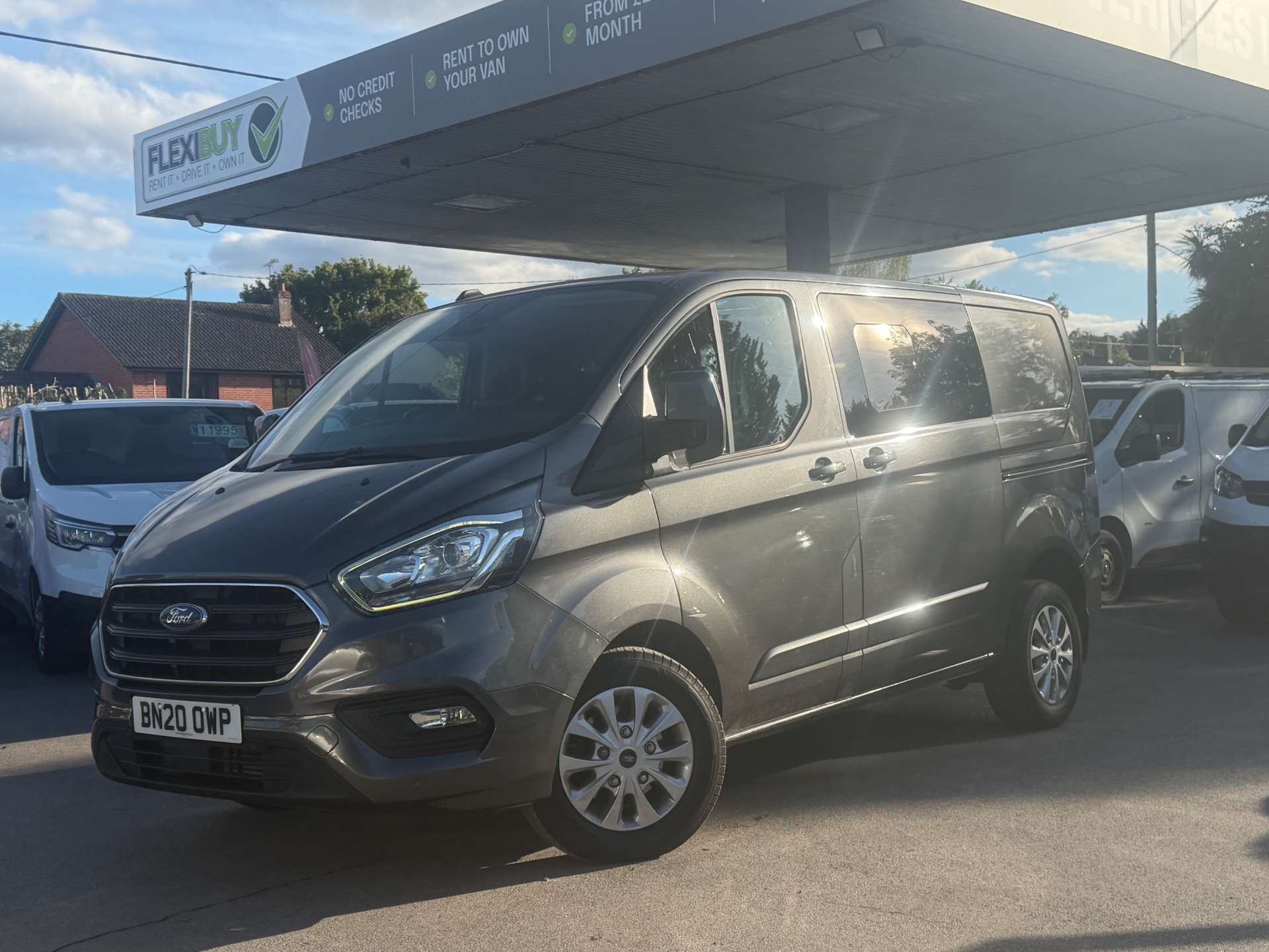Ford Transit Custom 2.0 320 EcoBlue Limited Crew Van Double Cab 5dr Diesel Auto L1 H1 Euro 6 (s/s) (185 ps) thumbnail 3