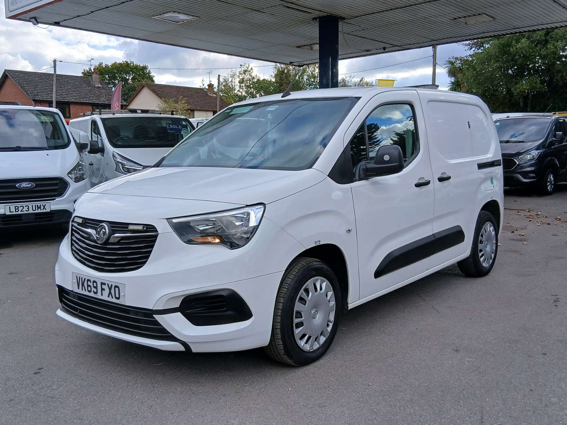 Vauxhall Combo 1.5 Turbo D 2000 Sportive Panel Van 4dr Diesel Manual L1 H1 Euro 6 (s/s) (100 ps) thumbnail 5
