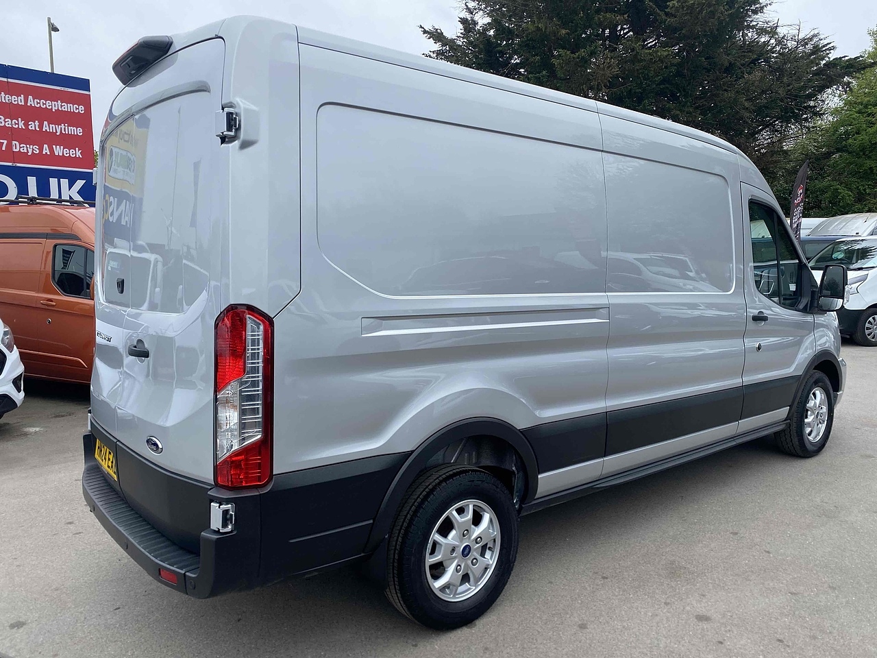 Ford Transit 350 EcoBlue Limited - Thumbnail 5