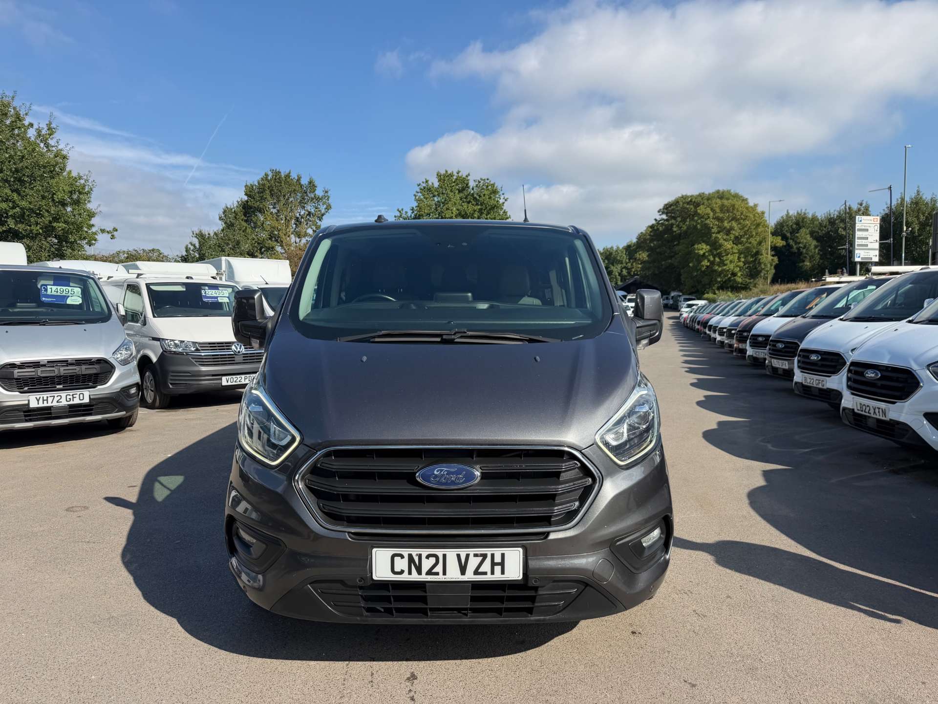 Ford Transit Custom 2.0 320 EcoBlue Limited Crew Van Double Cab 5dr Diesel Auto L2 H1 Euro 6 (s/s) (185 ps) thumbnail 2