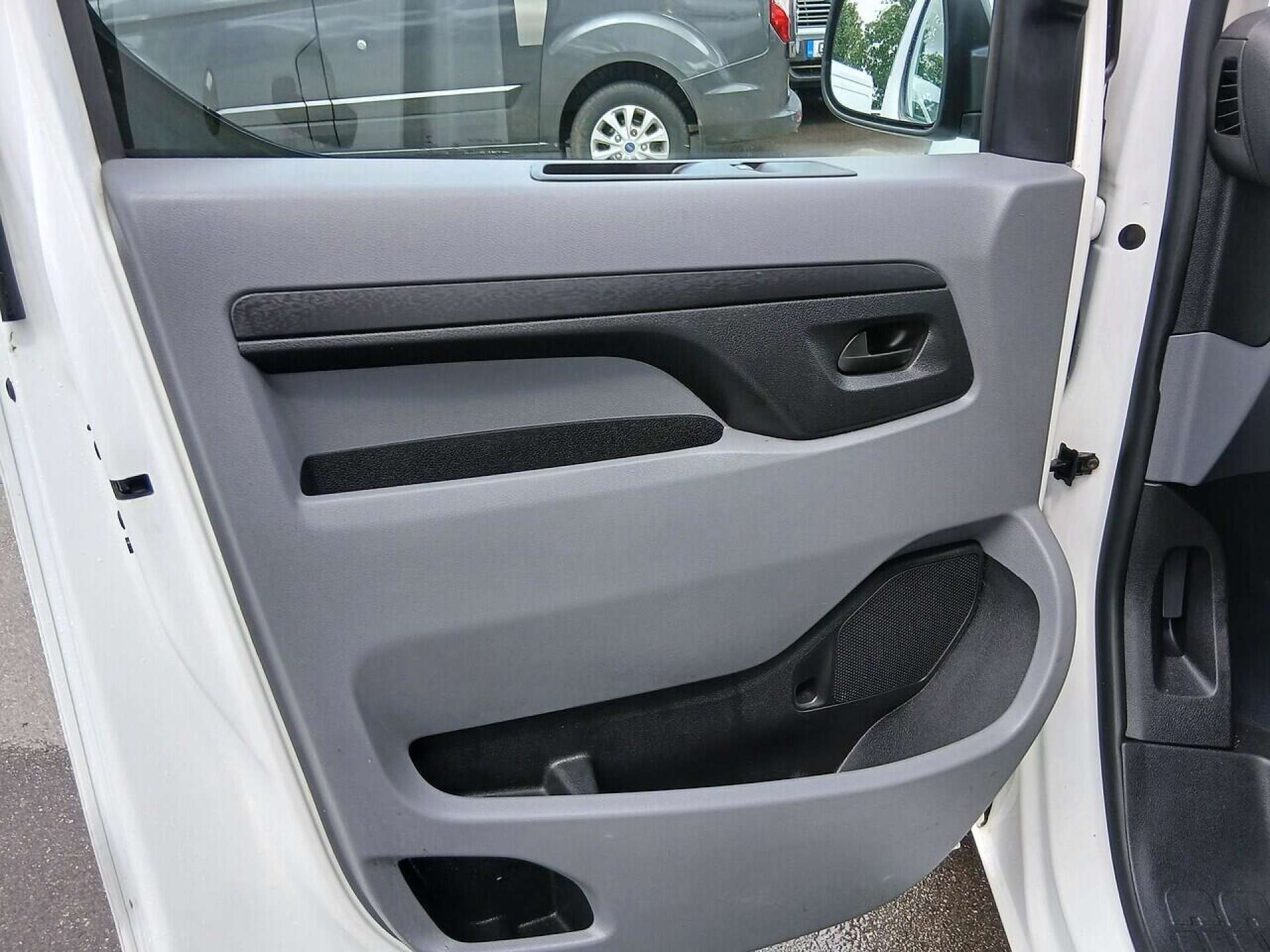 Citroen Dispatch 1.5 BlueHDi 1000 Enterprise Pro M Panel Van 6dr Diesel Manual FWD 2 Euro 6 (s/s) (100 ps) thumbnail 6