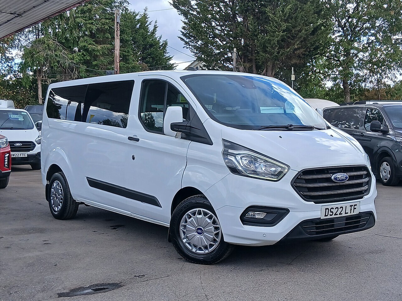 Ford Custom 300 CREW VAN Trend - Image 1