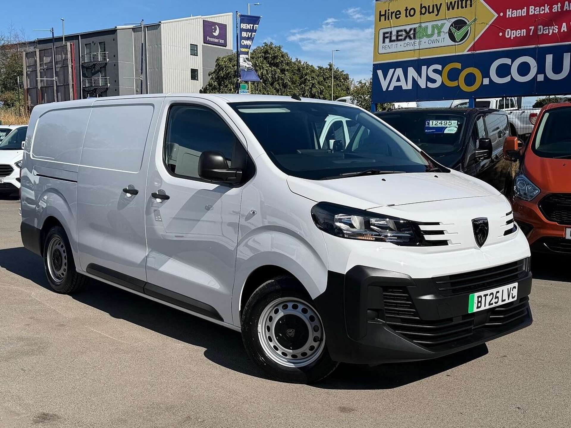 Peugeot e-Expert 75kWh Professional Long Panel Van 6dr Electric Auto LWB (11kW Charger) (136 ps) thumbnail 3