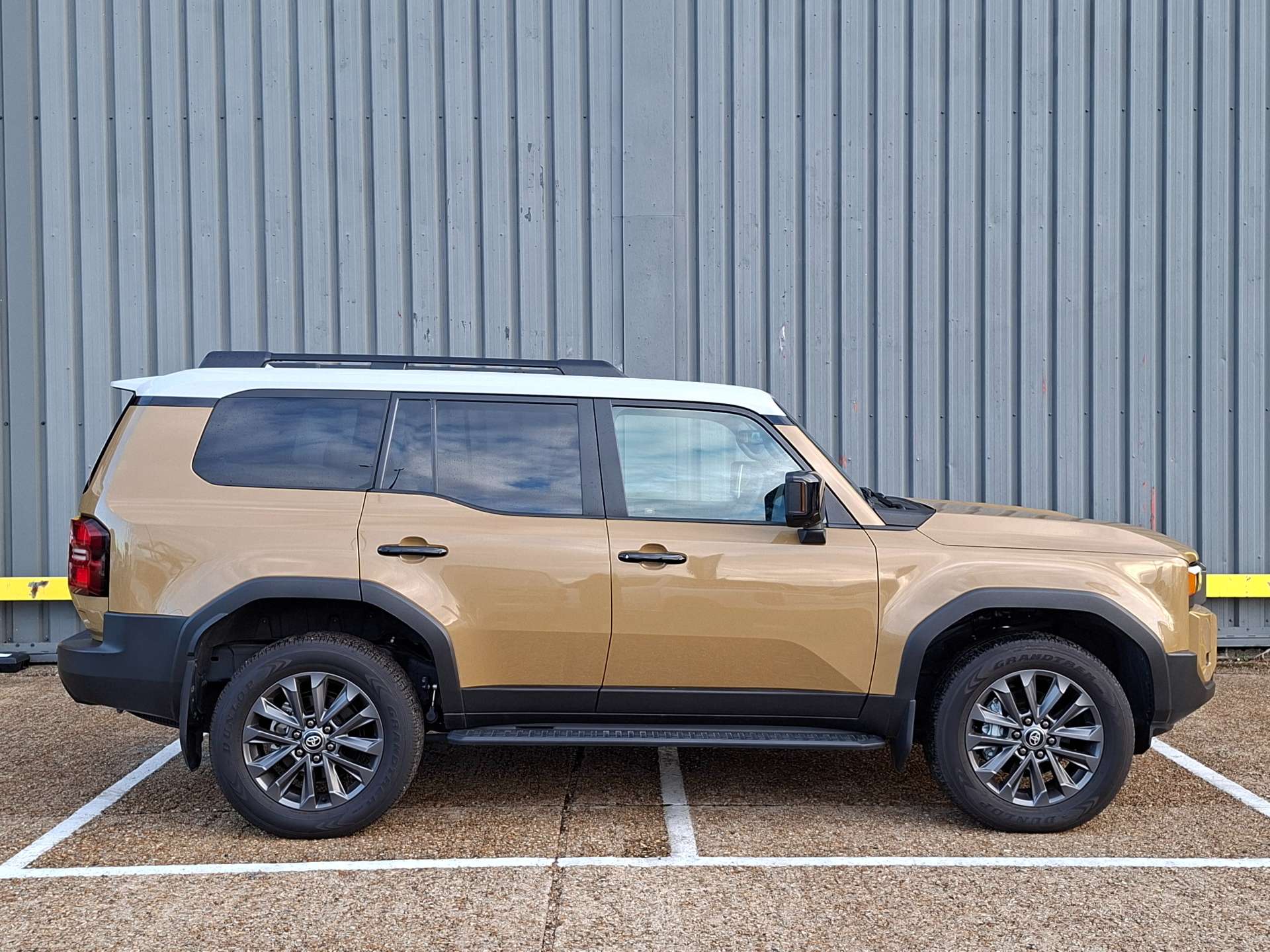 Toyota Land Cruiser D-4D Invincible ZX SUV 2800 Automatic Diesel thumbnail 8