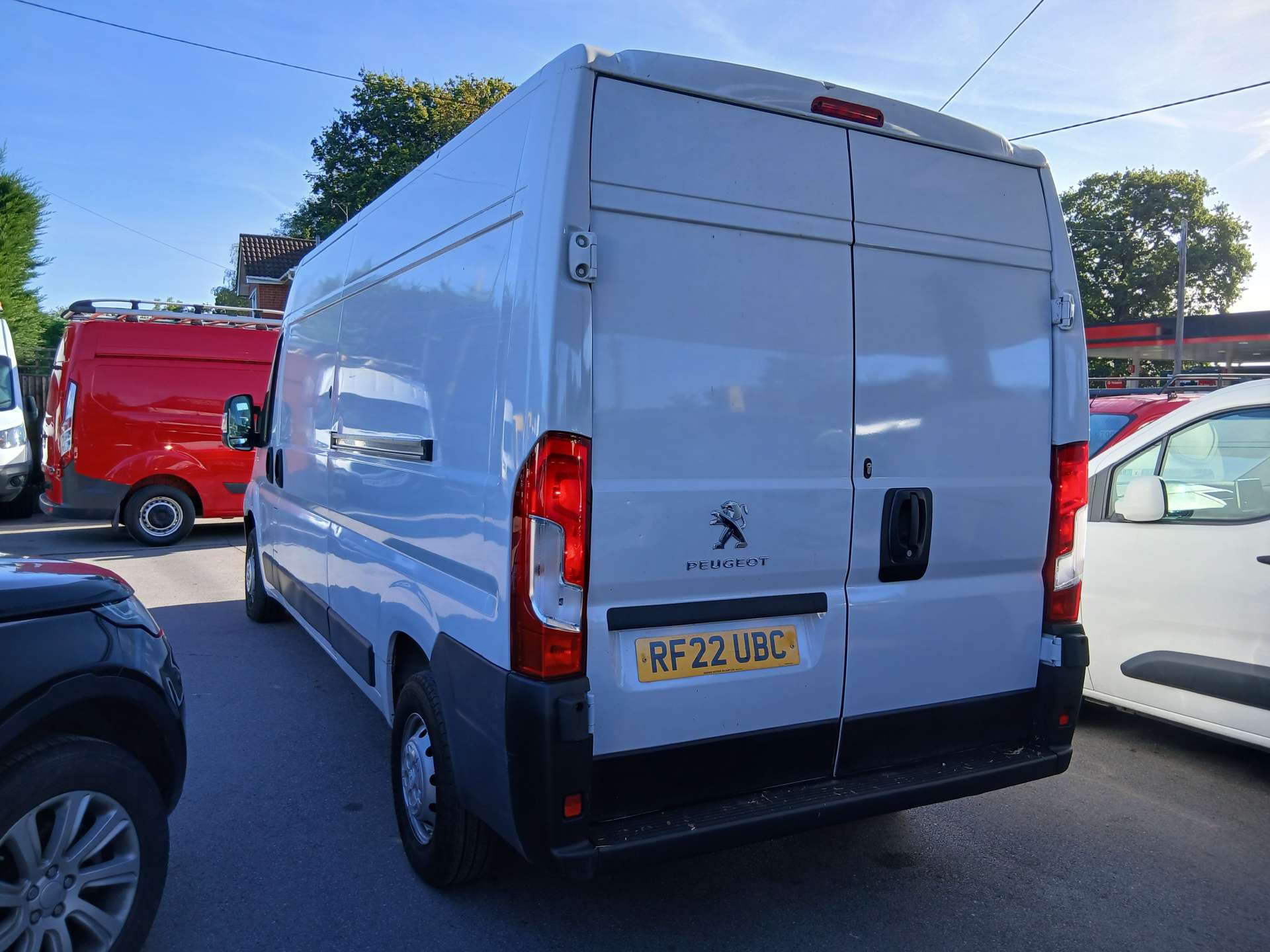 Peugeot Boxer 2.2 BlueHDi 335 Professional Panel Van 5dr Diesel Manual L3 H2 Euro 6 (s/s) (140 ps) - Thumbnail 9