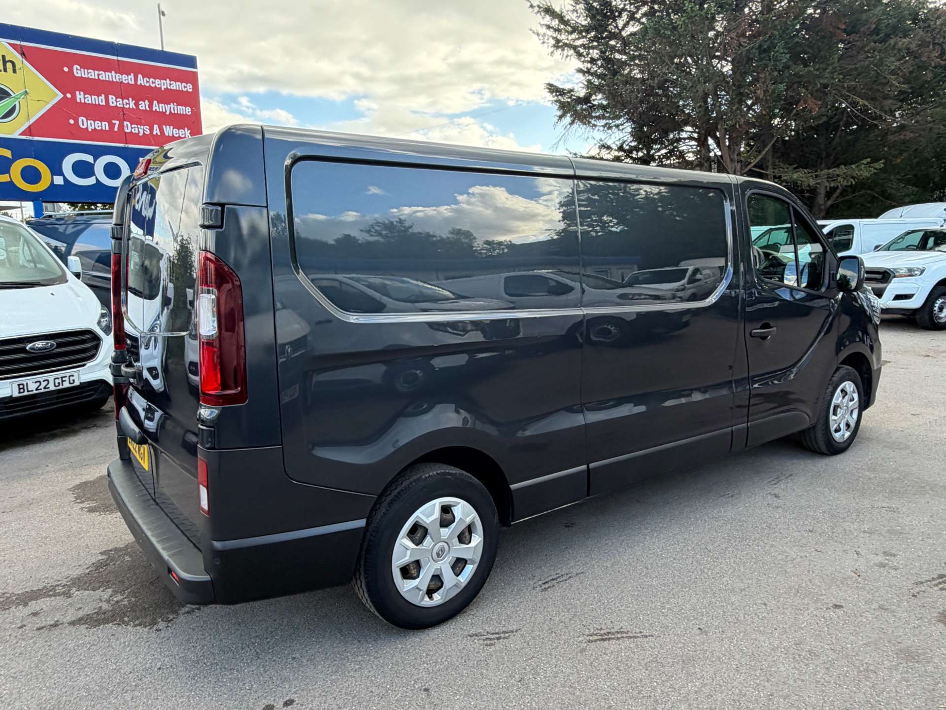 Renault Trafic 2.0 dCi Blue LL30 Business+ Panel Van 5dr Diesel Manual L2 H1 Euro 6 (s/s) (130 ps) thumbnail 8