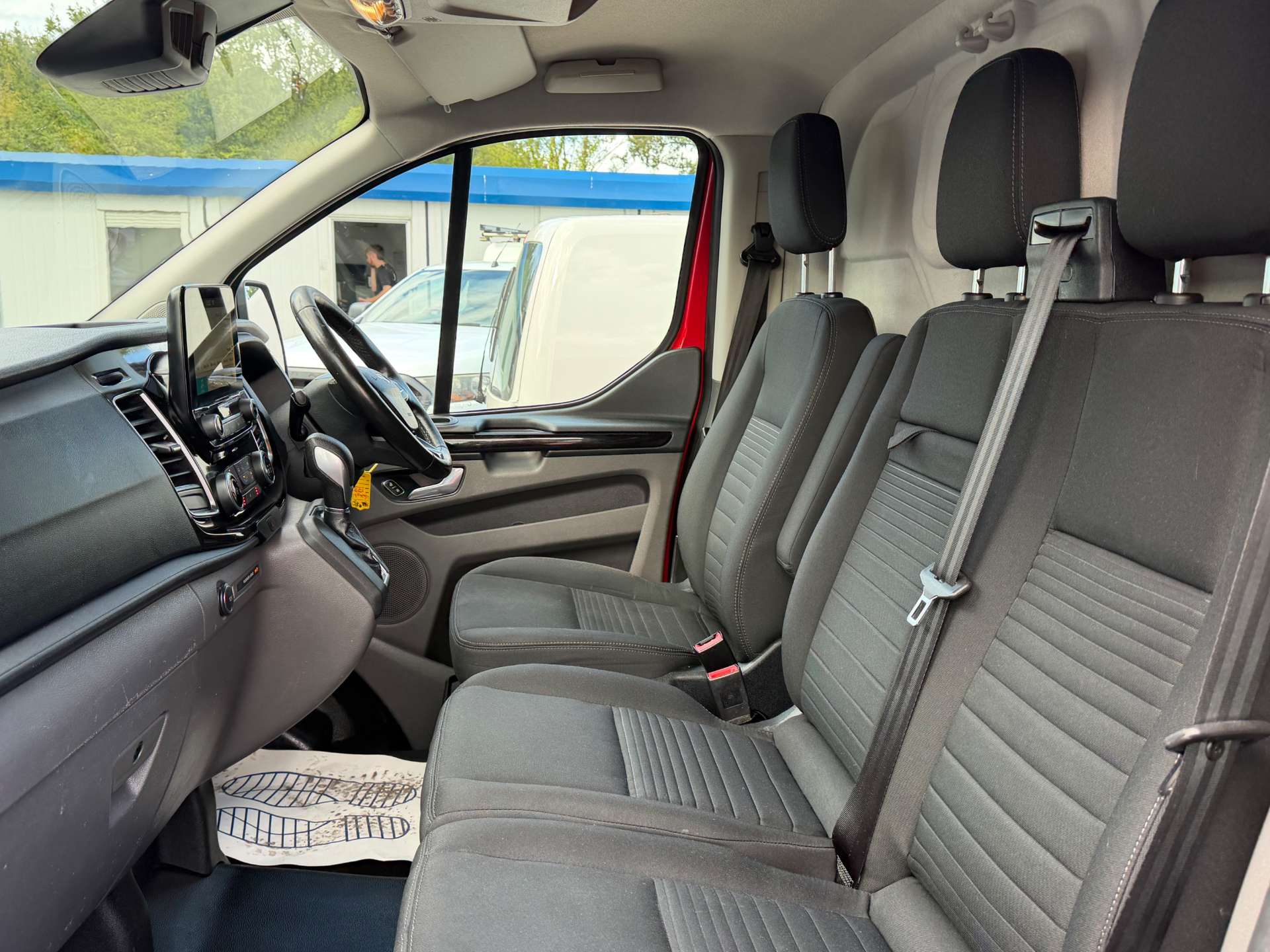 Ford Transit Custom 2.0 280 EcoBlue Limited Panel Van 5dr Diesel Auto L1 H1 Euro 6 (s/s) (170 ps) - Thumbnail 9