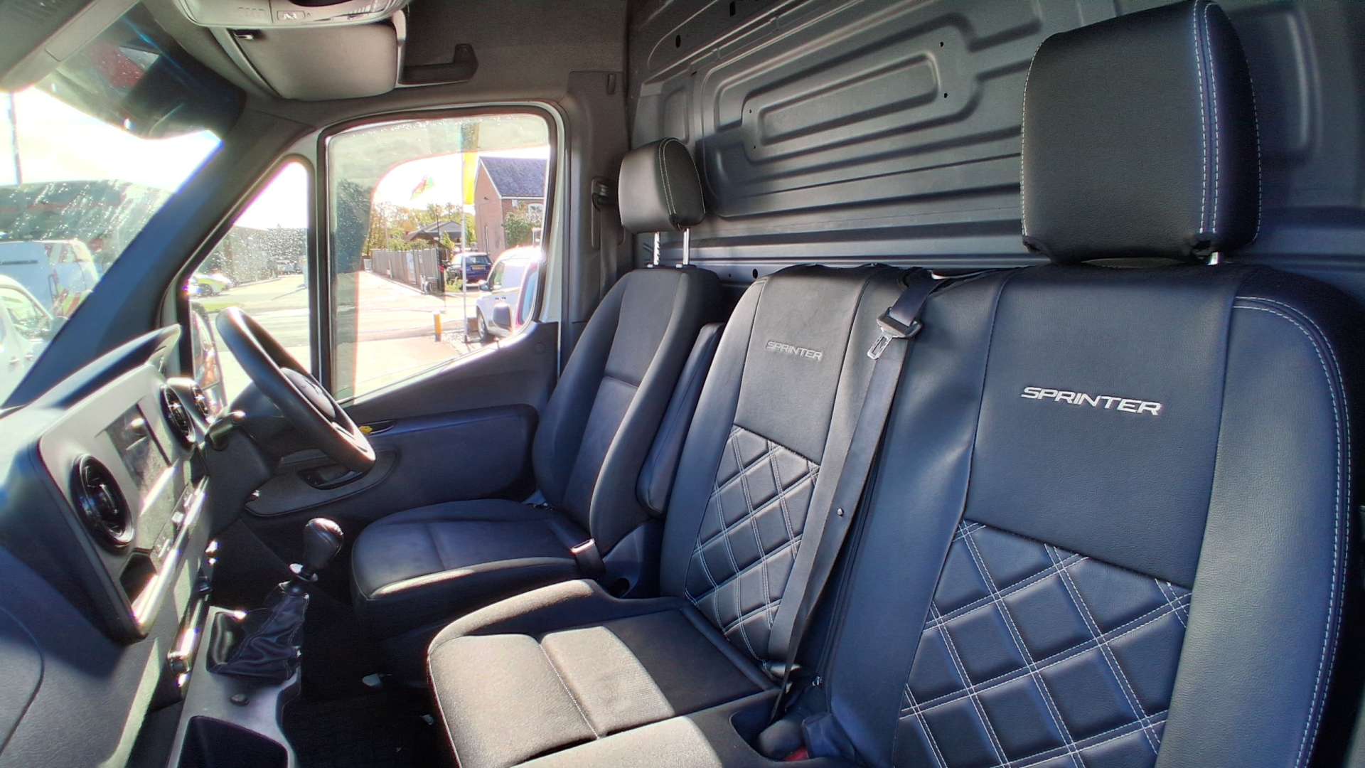 Mercedes-Benz Sprinter 2.0 315 CDI Progressive Panel Van 5dr Diesel Manual RWD L2 H2 Euro 6 (s/s) (150 ps) thumbnail 7