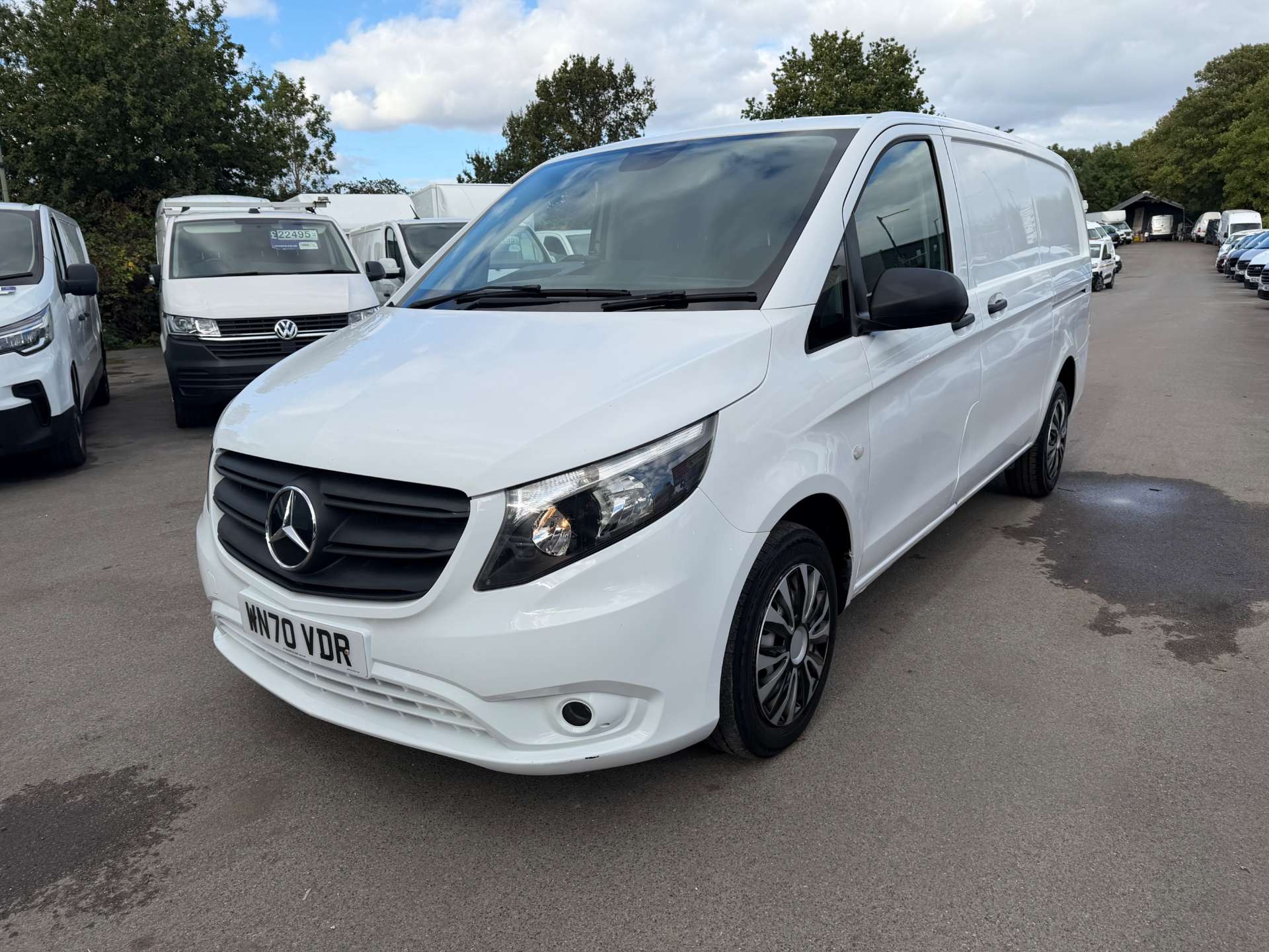 Mercedes-Benz Vito 1.7 114 CDI Progressive Panel Van 5dr Diesel Manual FWD L2 Euro 6 (s/s) (LWB) (136 ps) thumbnail 3