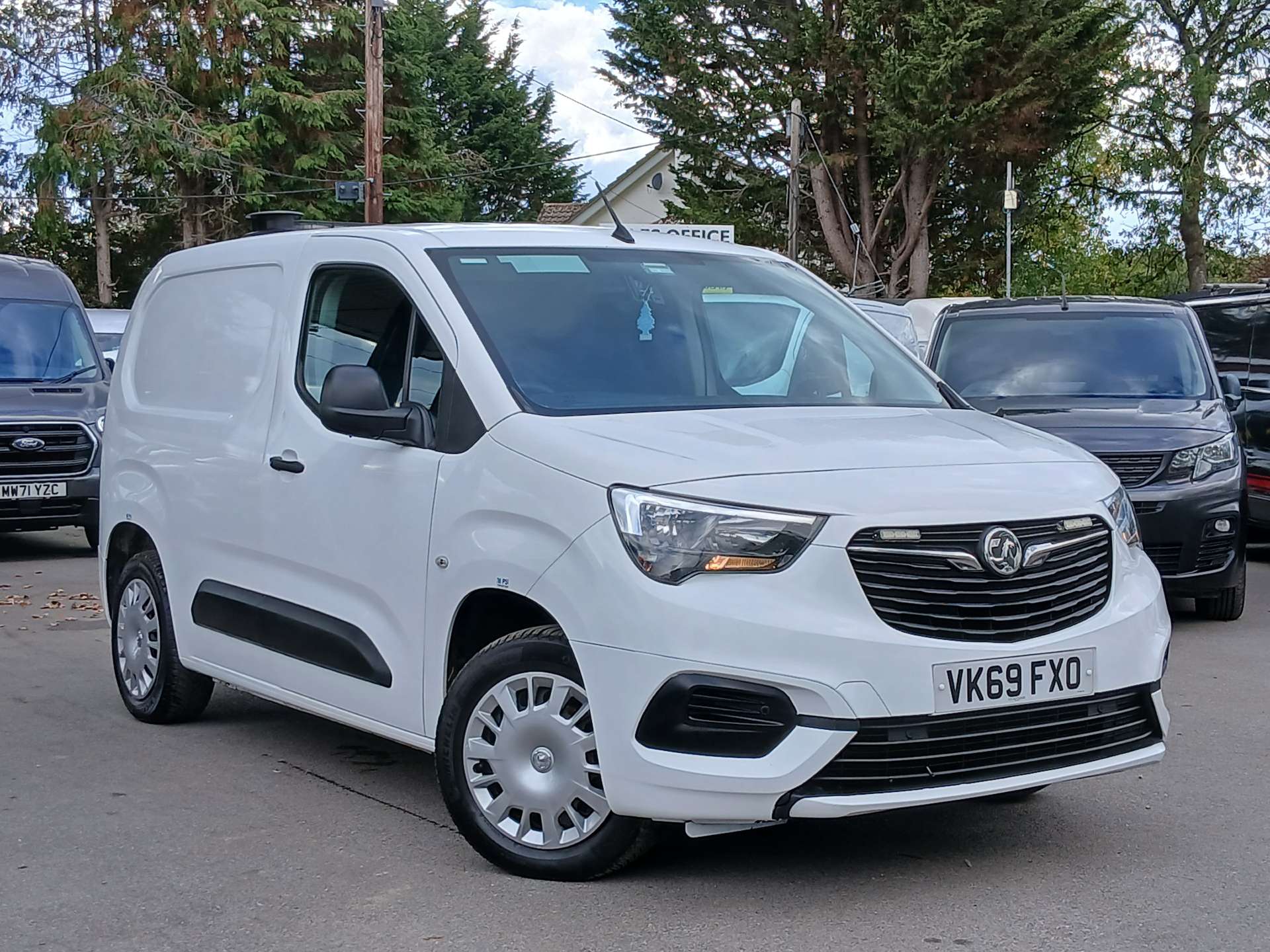 Vauxhall Combo 1.5 Turbo D 2000 Sportive Panel Van 4dr Diesel Manual L1 H1 Euro 6 (s/s) (100 ps) thumbnail 2