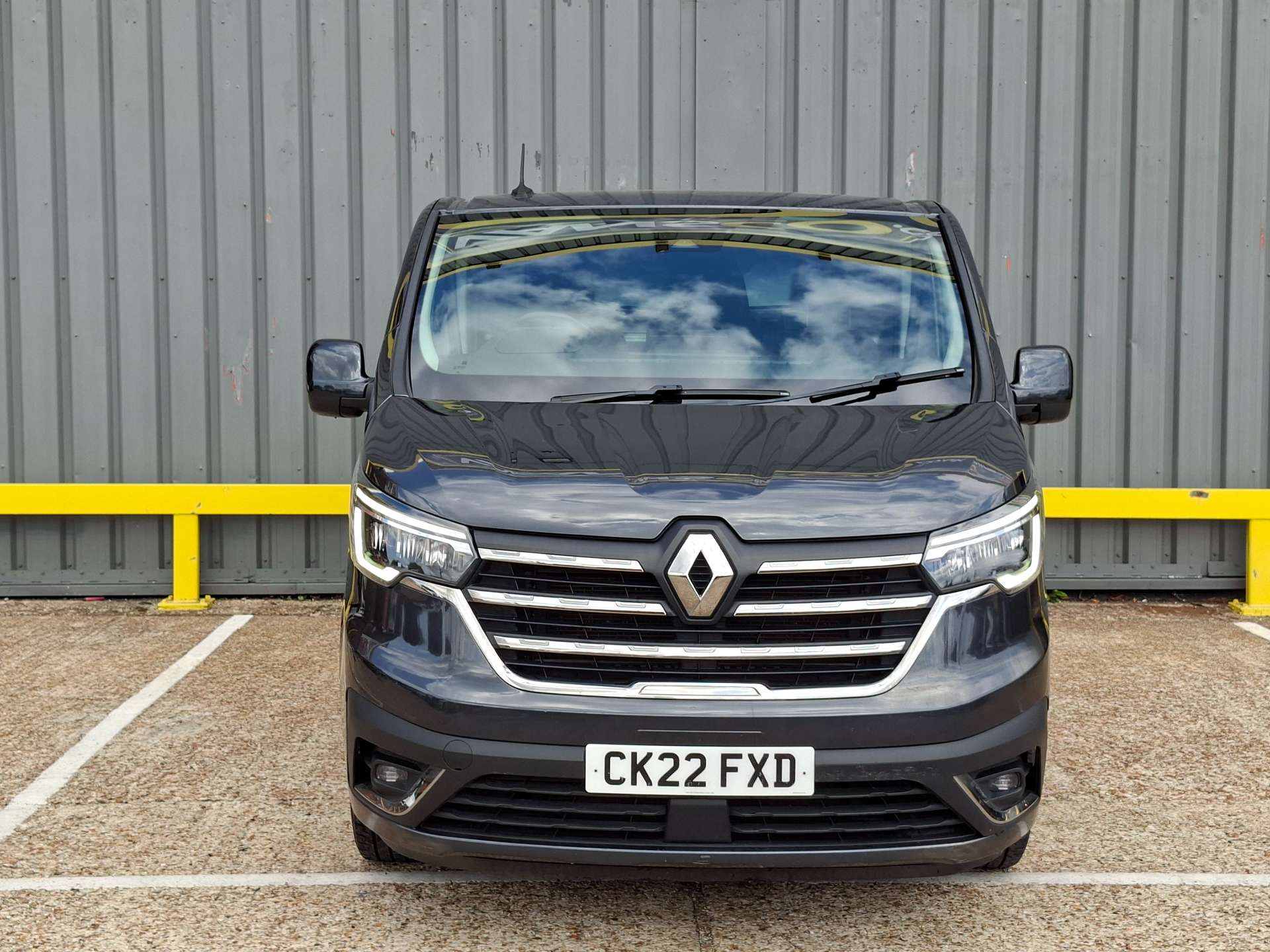 Renault Trafic 2.0 dCi Blue SL28 Sport Panel Van 5dr Diesel Manual L1 H1 Euro 6 (s/s) (130 ps) thumbnail 3