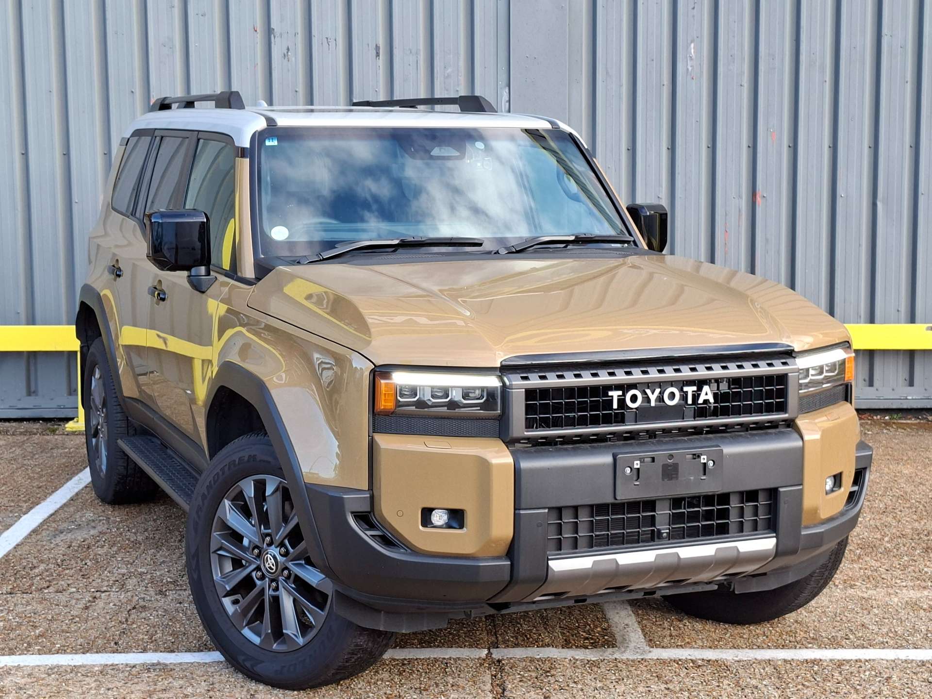 Toyota Land Cruiser D-4D Invincible ZX SUV 2800 Automatic Diesel thumbnail 3