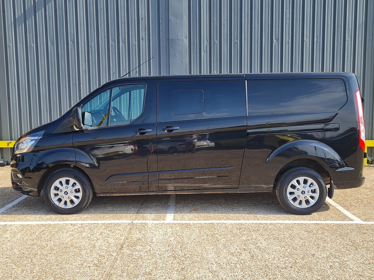 Ford Custom 320 Limited Crew Van - Thumbnail 4