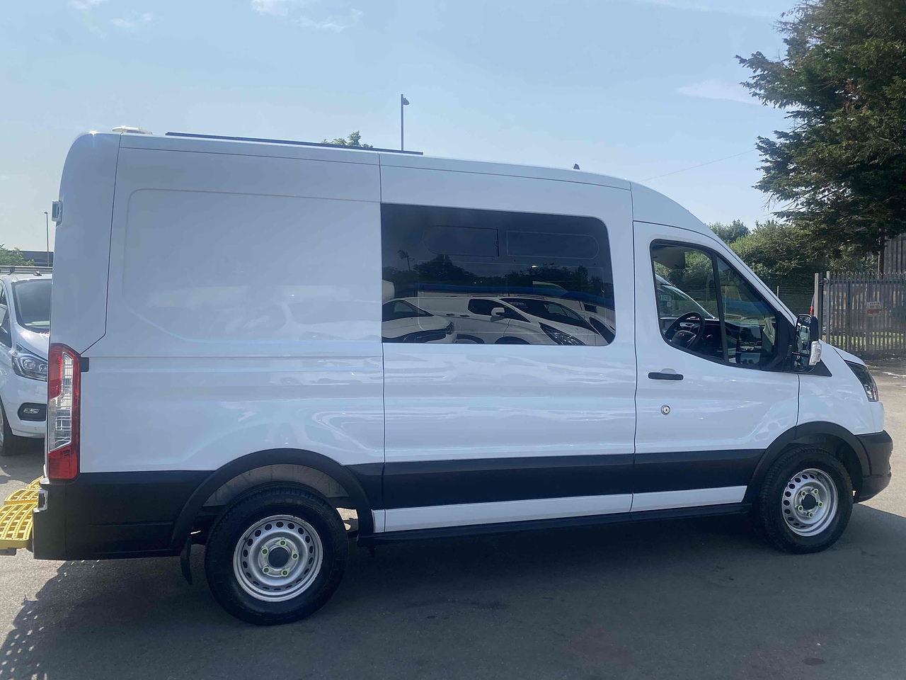 Ford Transit 350 Mess Van L2H2 - Thumbnail 3