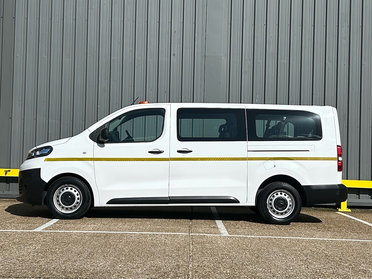 Vauxhall Vivaro Life MPV - Thumbnail 6