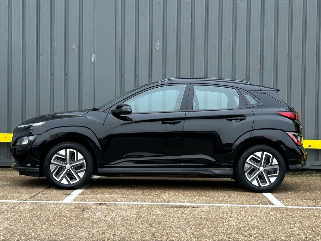 Hyundai KONA SE Connect thumbnail 4