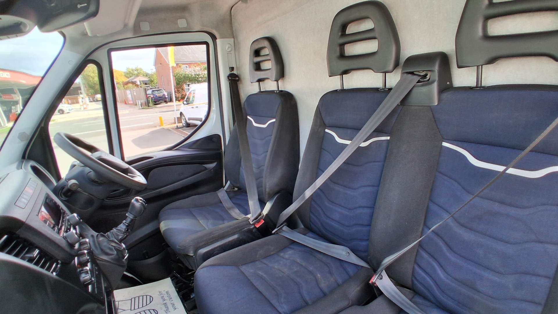 Iveco Daily 2.3D HPI 14V Business 35S 3520 Panel Van 5dr Diesel Manual MWB H2 Euro 6 (s/s) (136 ps) - Thumbnail 9