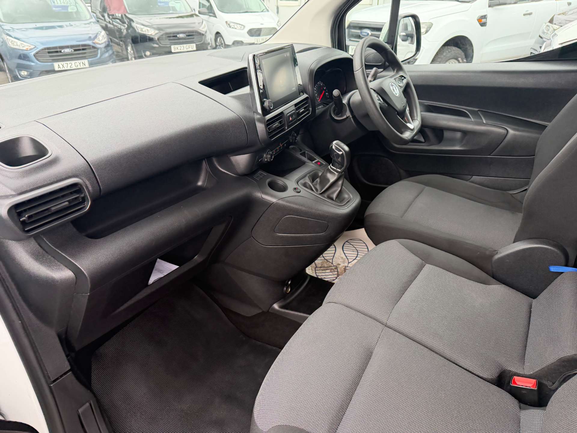 Vauxhall Combo 1.5 Turbo D 2300 Sportive Panel Van 4dr Diesel Manual L1 H1 Euro 6 (100 ps) - Thumbnail 9