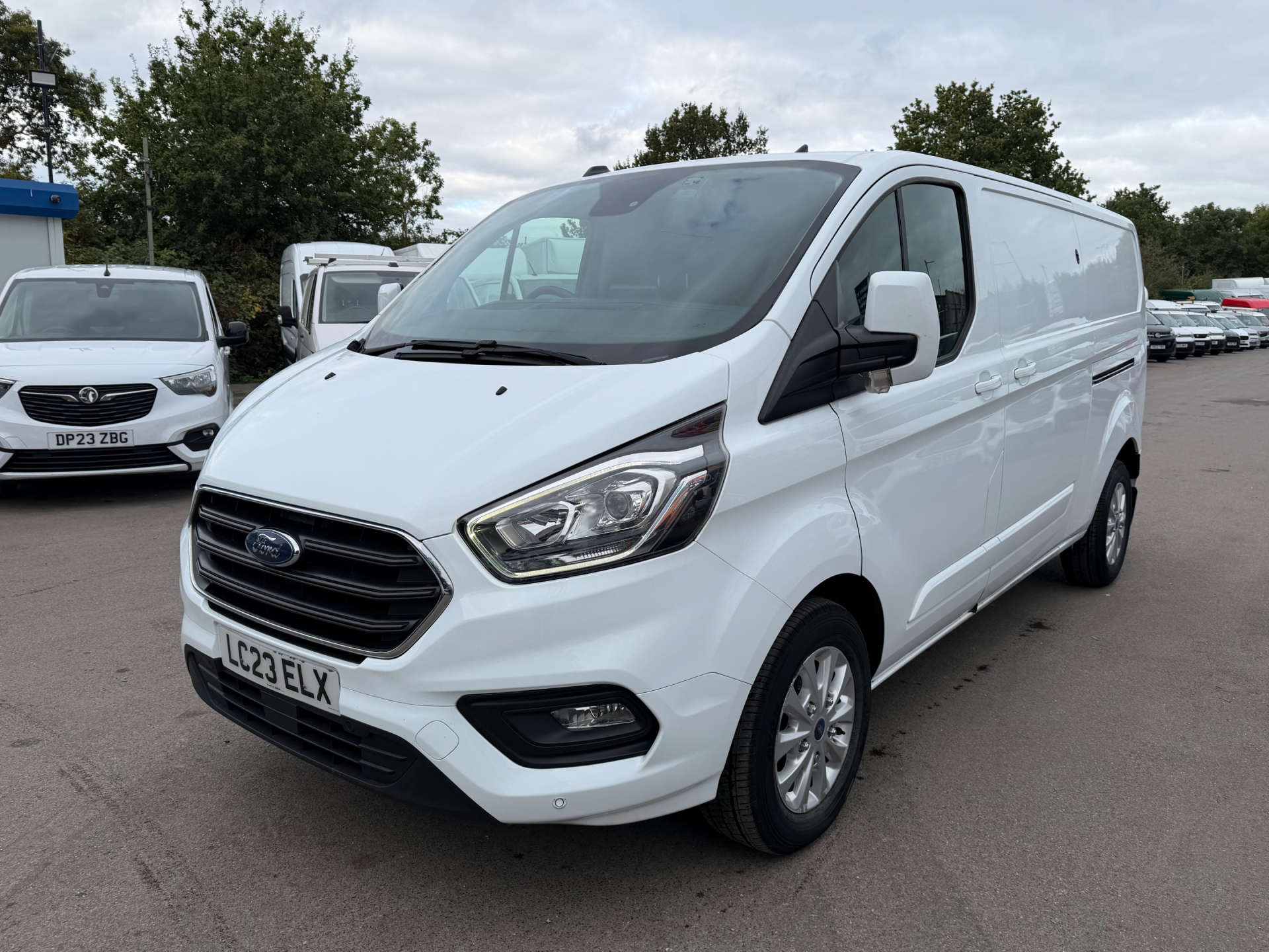 Ford Transit Custom 2.0 300 EcoBlue Limited Panel Van 5dr Diesel Manual L2 H1 Euro 6 (s/s) (130 ps) - Thumbnail 5