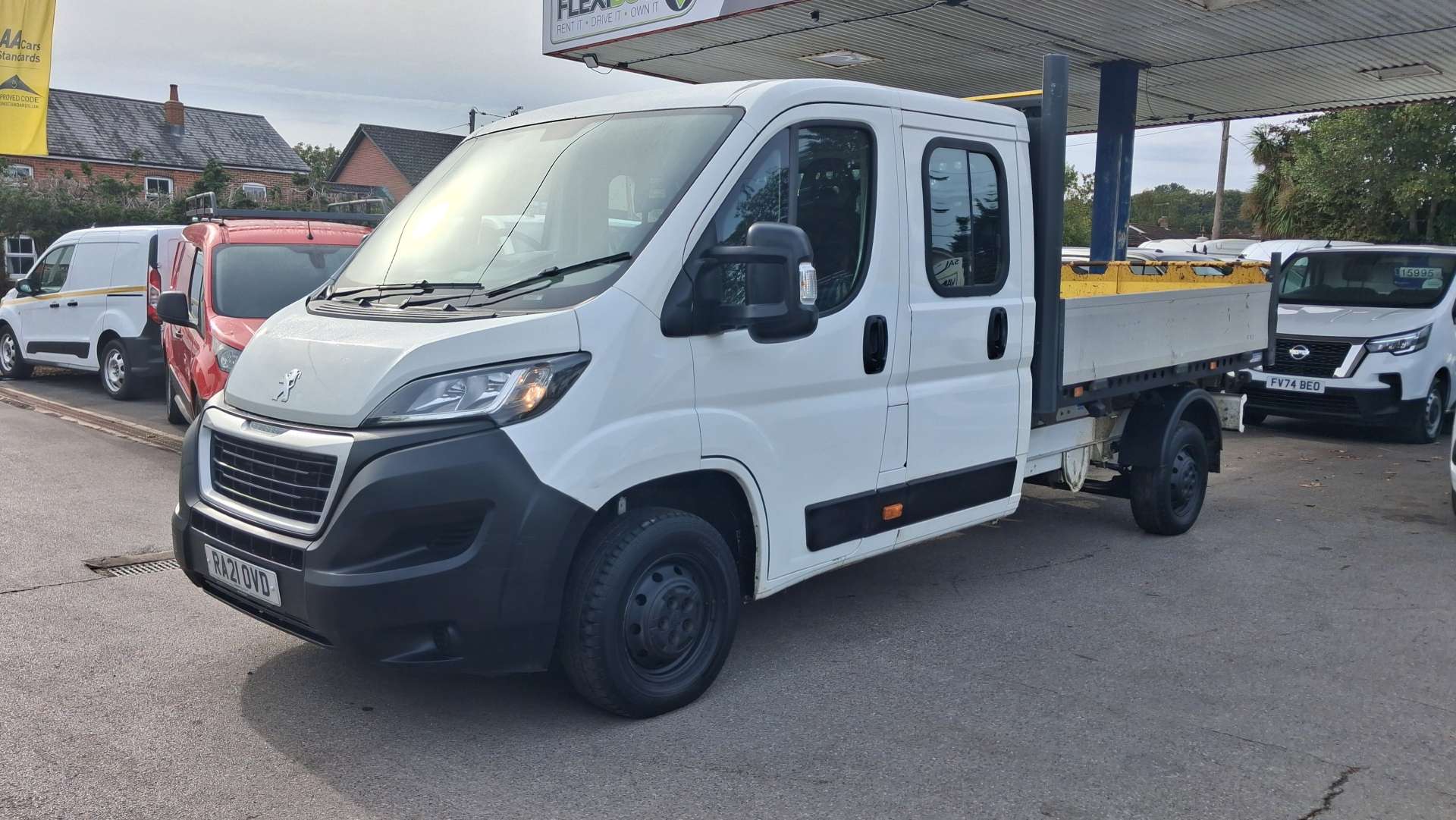 Peugeot Boxer 2.2 BlueHDi 335 Built for Business Tipper Double Cab 4dr Diesel Manual L3 Euro 6 (s/s) (140 ps) thumbnail 4