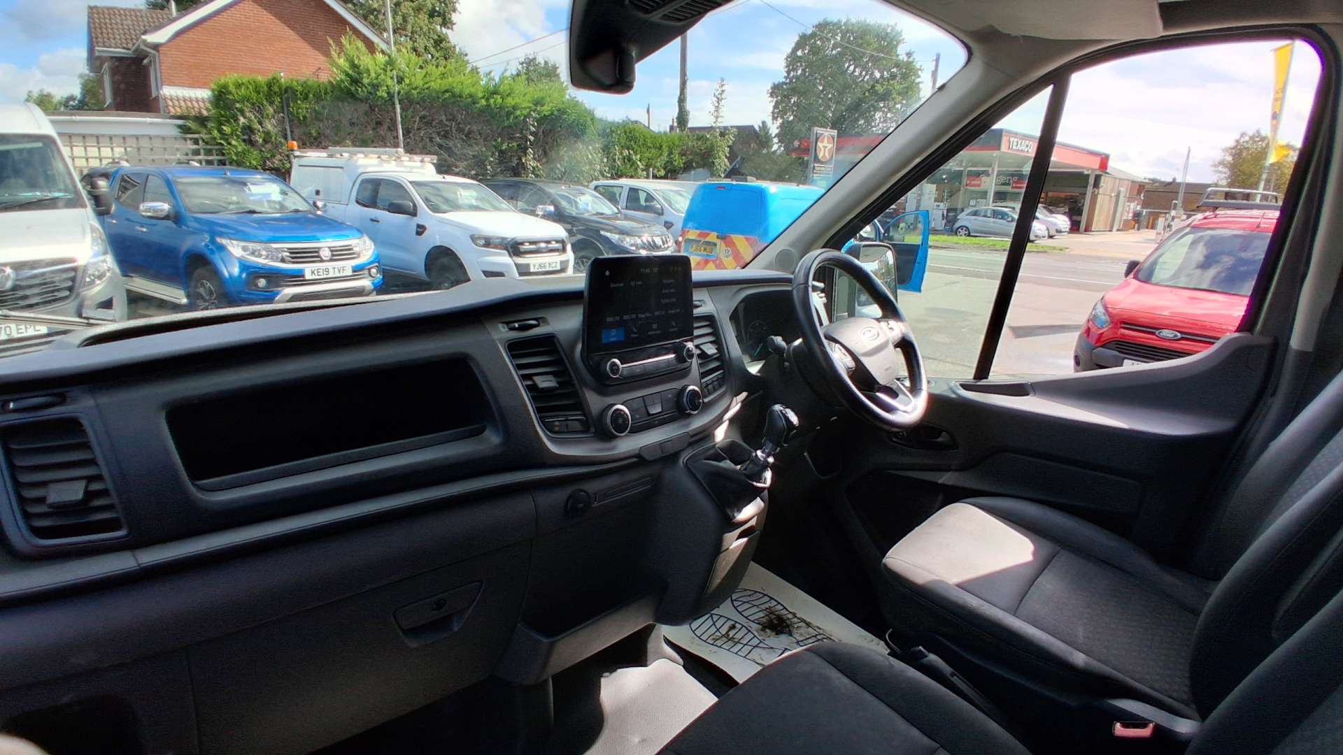 Ford Transit 2.0 350 EcoBlue Trend Panel Van 5dr Diesel Manual FWD L2 H2 Euro 6 (s/s) (130 ps) - Thumbnail 7