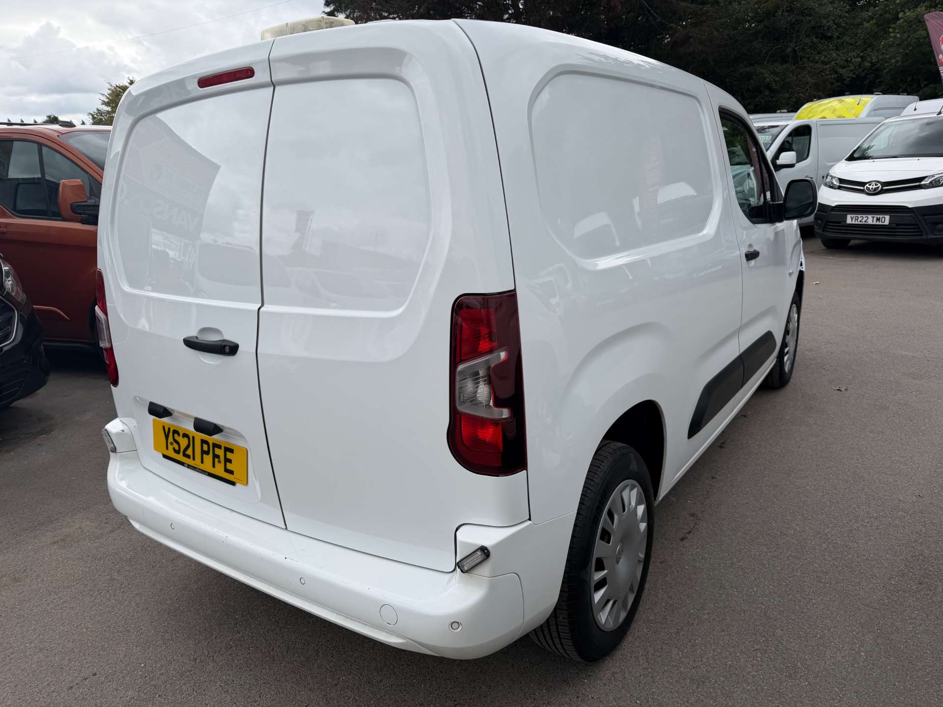 Vauxhall Combo 1.5 Turbo D 2300 Sportive Panel Van 4dr Diesel Manual L1 H1 Euro 6 (100 ps) - Thumbnail 3