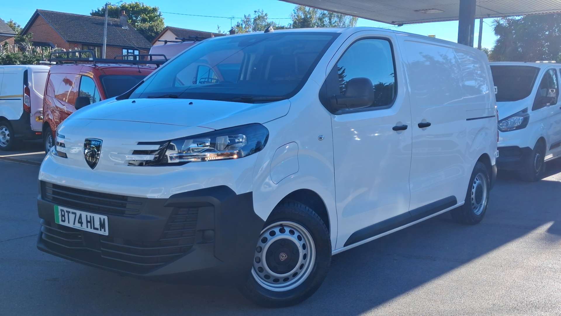 Peugeot e-Expert 75kWh Professional Standard Panel Van 6dr Electric Auto MWB (11kW Charger) (136 ps) thumbnail 4