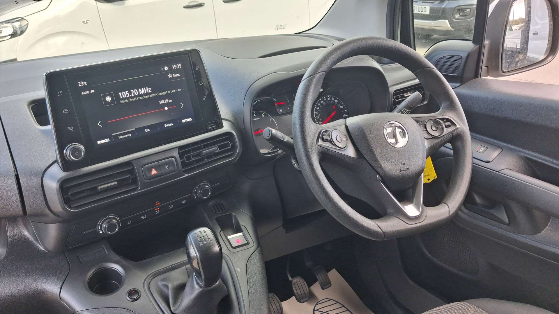 Vauxhall Combo 1.5 Turbo D 2300 Sportive Panel Van 4dr Diesel Manual L1 H1 Euro 6 (100 ps) thumbnail 8