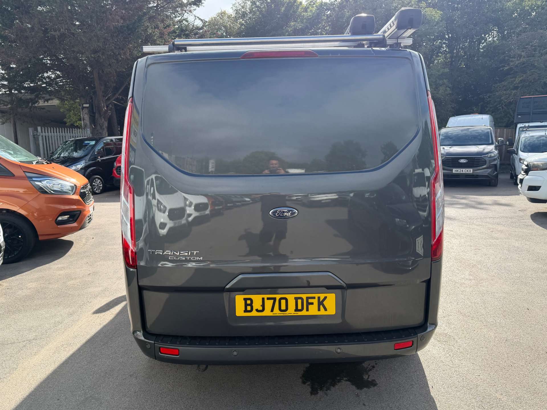 Ford Transit Custom 2.0 320 EcoBlue Limited Panel Van 5dr Diesel Auto L2 H1 Euro 6 (s/s) (170 ps) thumbnail 8
