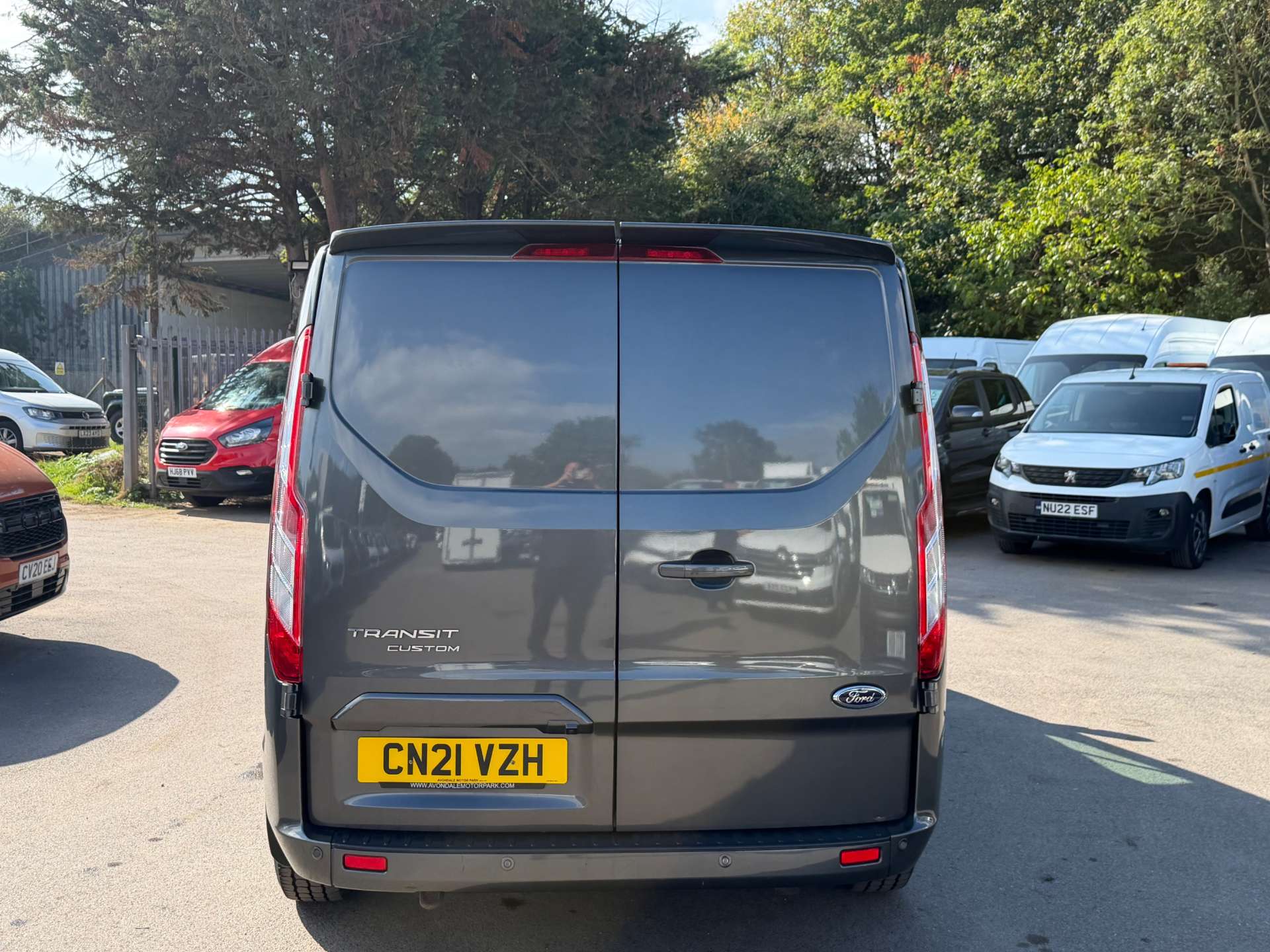 Ford Transit Custom 2.0 320 EcoBlue Limited Crew Van Double Cab 5dr Diesel Auto L2 H1 Euro 6 (s/s) (185 ps) thumbnail 6