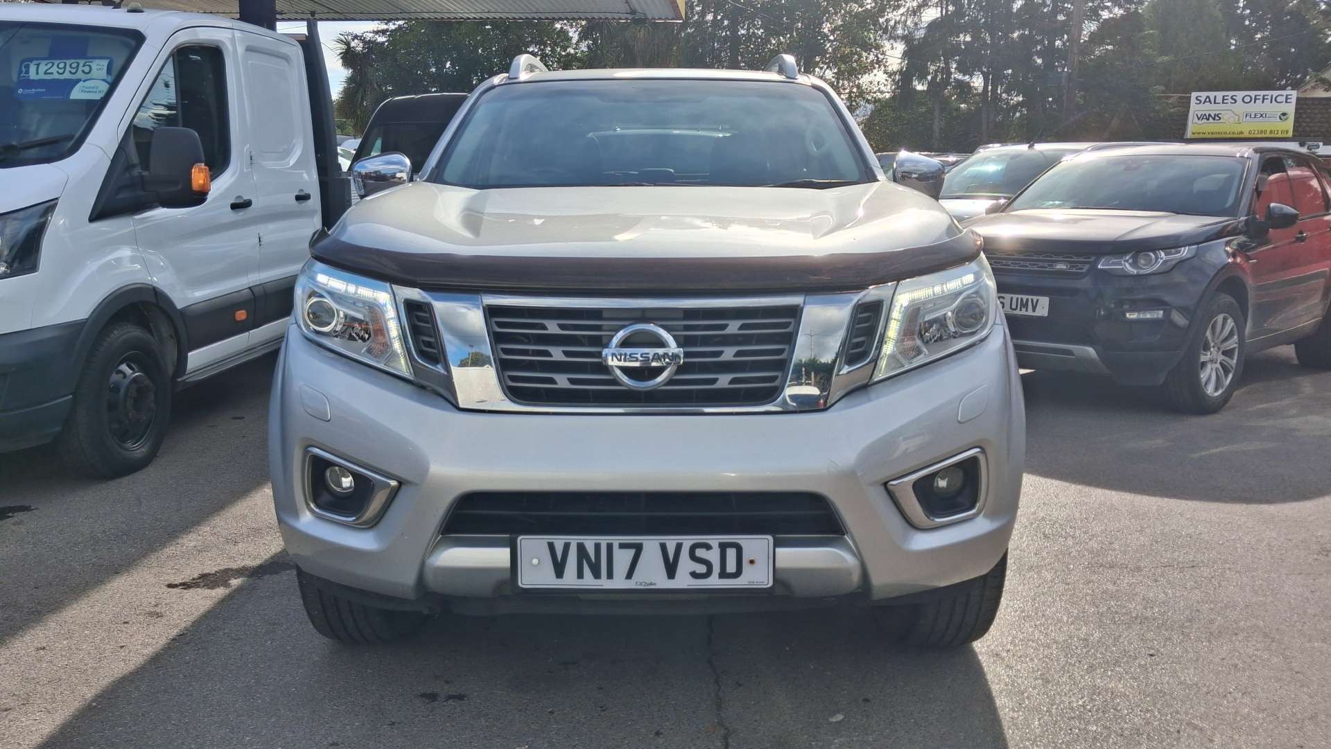 Nissan Navara 2.3 dCi Tekna Pickup Double Cab 4dr Diesel Manual 4WD Euro 6 (s/s) (190 ps) - Thumbnail 2