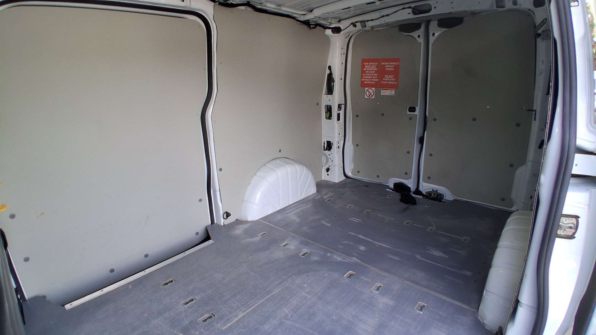 Ford E-Transit Custom 320 65kWh Trend Panel Van 5dr Electric Auto L1 H1 (136 ps) - Thumbnail 10