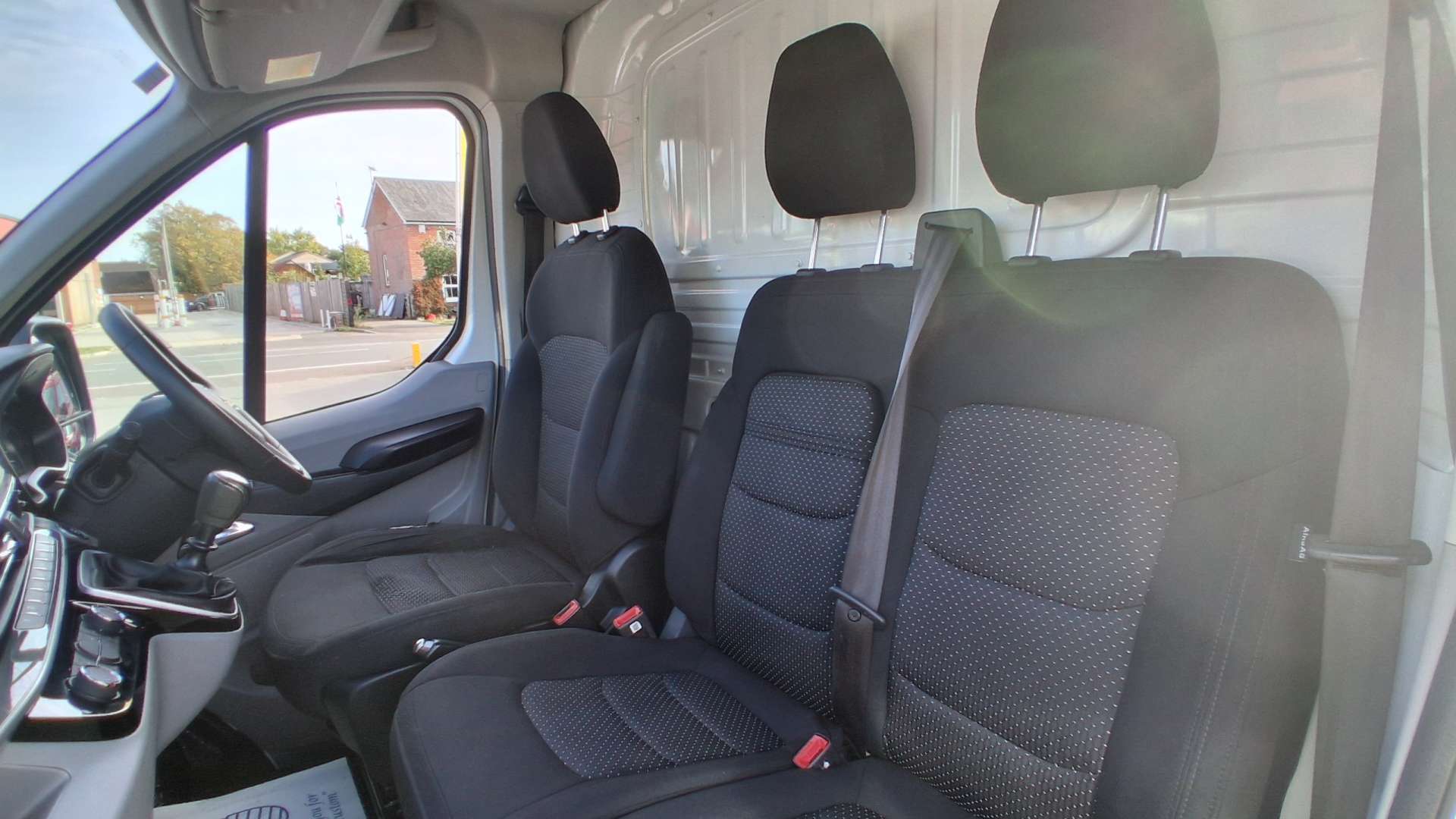MAXUS Deliver 9 2.0 D20 LUX Panel Van 5dr Diesel Manual FWD L3 H2 Euro 6 (s/s) (163 ps) thumbnail 6