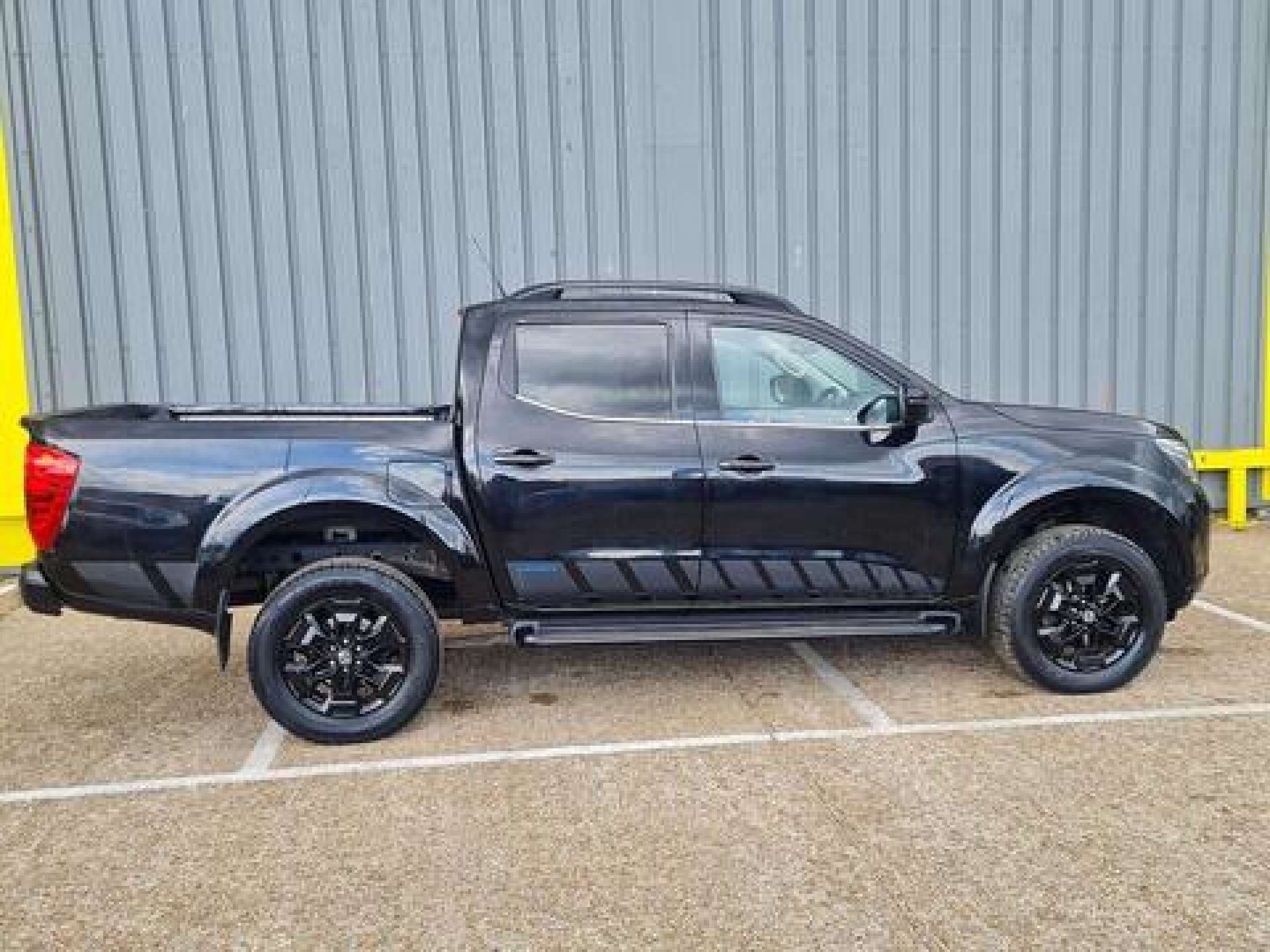 Nissan Navara 2.3 dCi N-Guard Pickup Double Cab 4dr Diesel Auto 4WD Euro 6 (190 ps) thumbnail 7