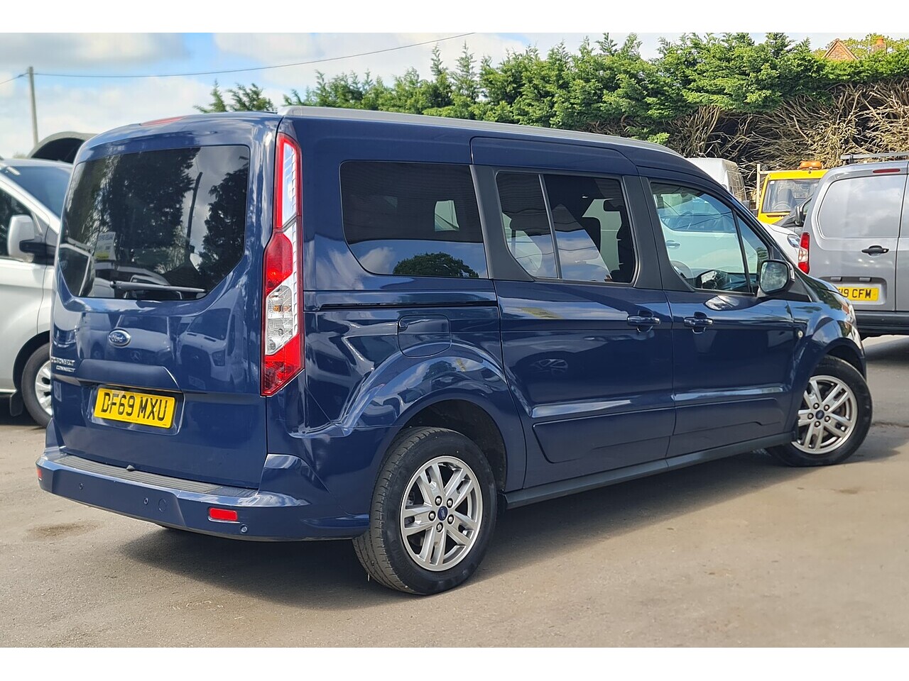 Ford ConnectTitanium MPV AUTO - Thumbnail 9