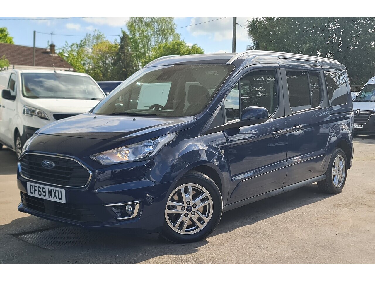Ford ConnectTitanium MPV AUTO - Thumbnail 2