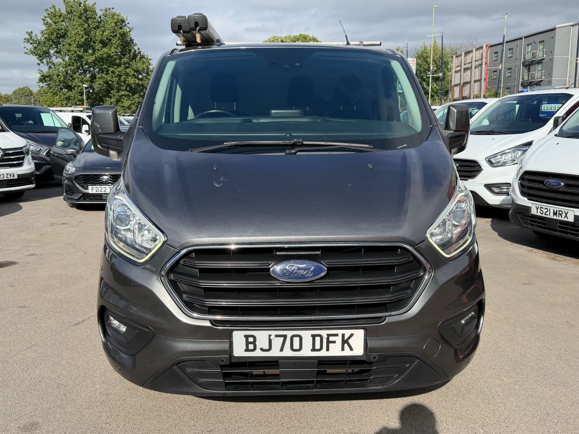 Ford Transit Custom 2.0 320 EcoBlue Limited Panel Van 5dr Diesel Auto L2 H1 Euro 6 (s/s) (170 ps) thumbnail 2