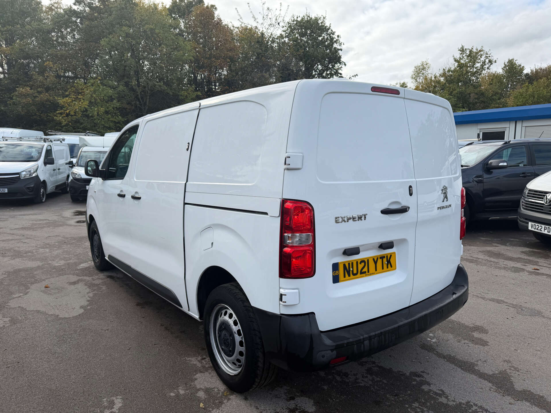 Peugeot Expert 2.0 BlueHDi 1400 Professional Standard Panel Van 6dr Diesel Manual MWB Euro 6 (s/s) (120 ps) thumbnail 7