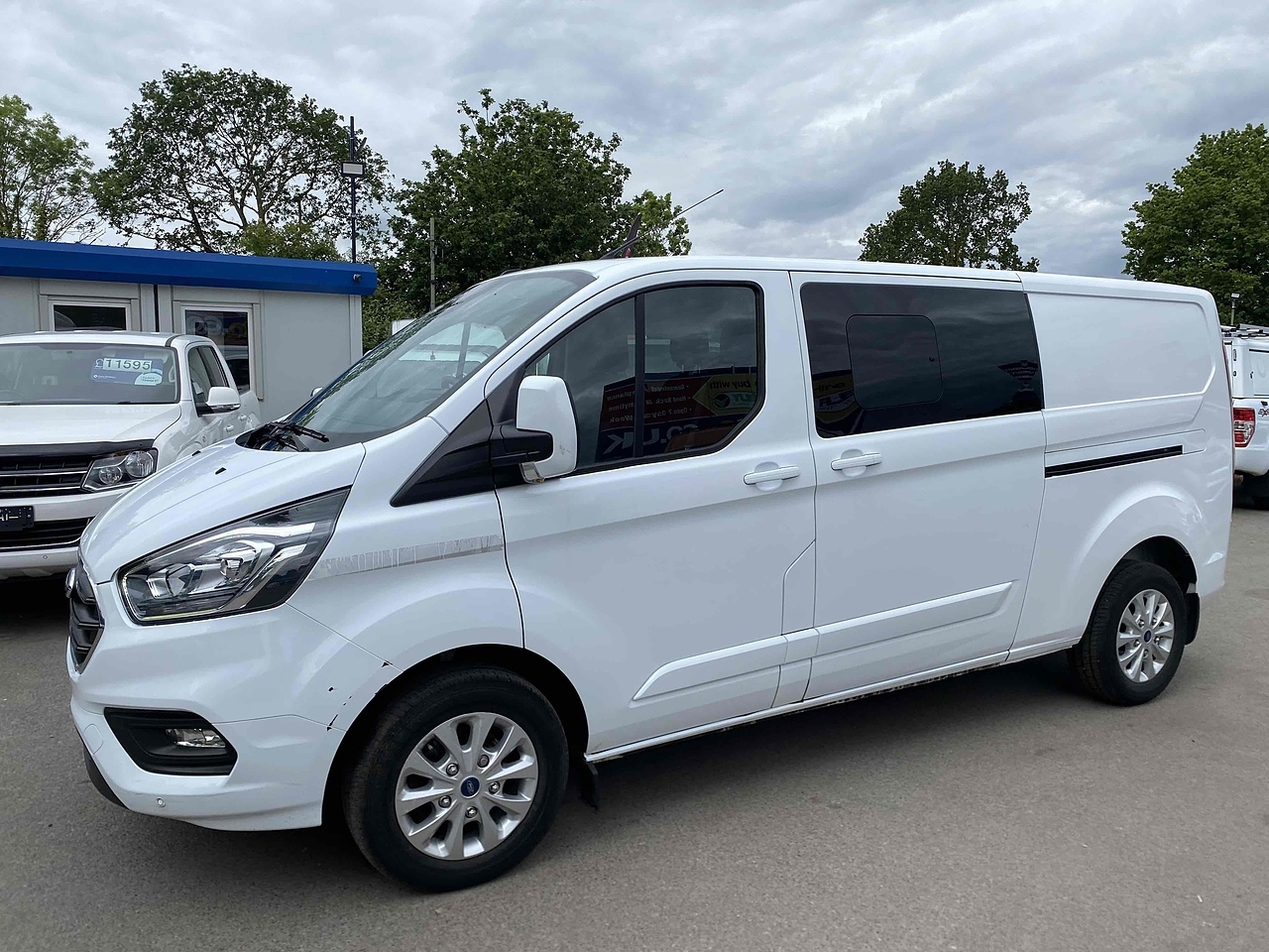 Ford Custom 300 CREW VAN Limited - Thumbnail 2