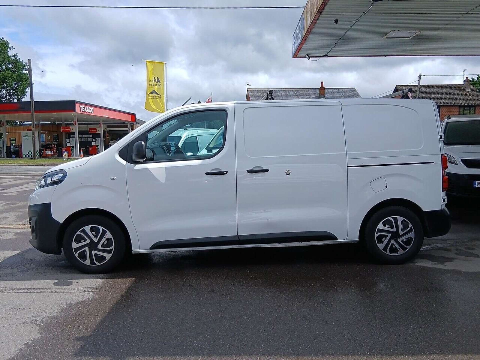 Citroen Dispatch 1.5 BlueHDi 1000 Enterprise Pro M Panel Van 6dr Diesel Manual FWD 2 Euro 6 (s/s) (100 ps) thumbnail 5
