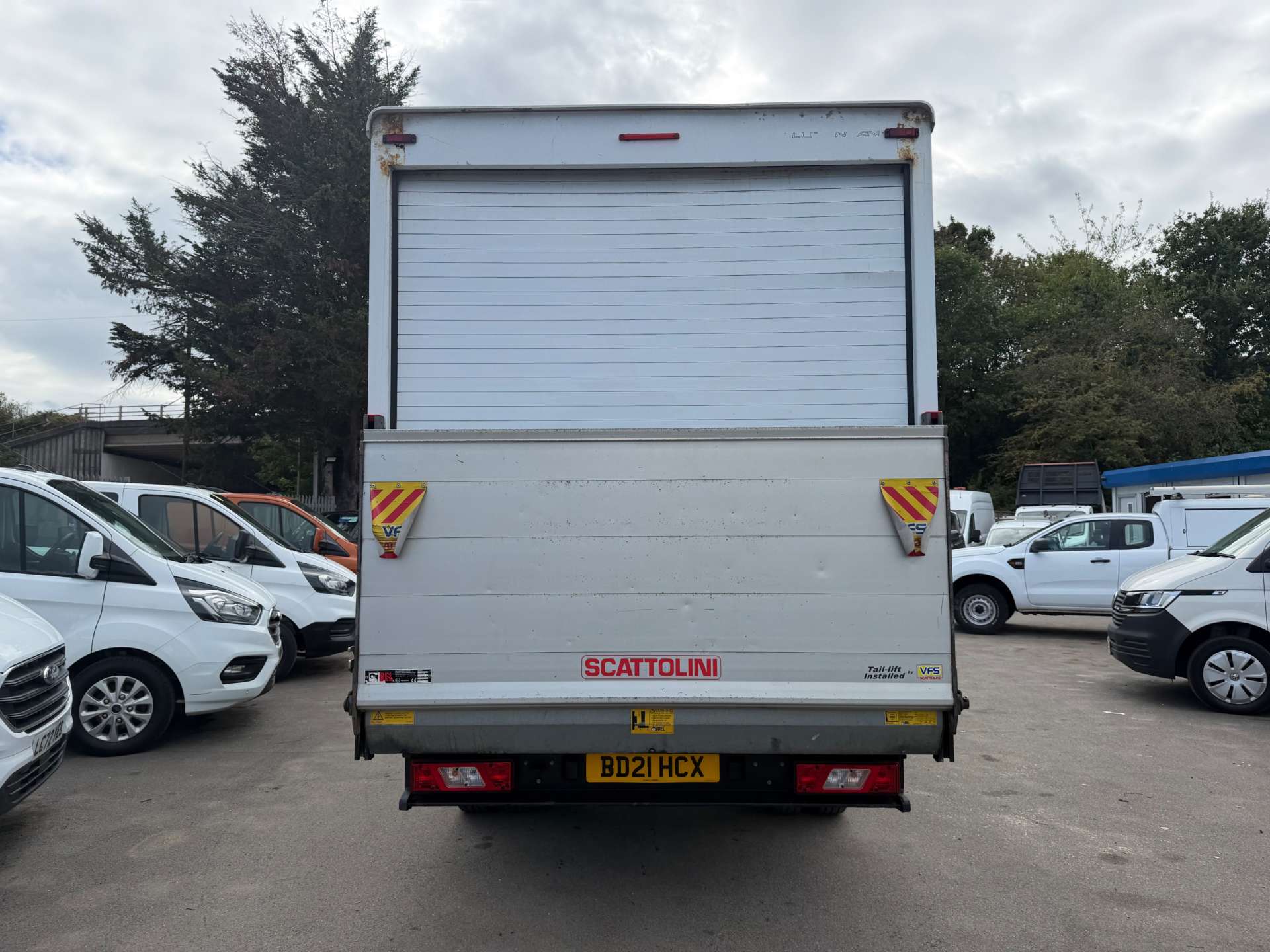 Ford Transit 2.0 350 EcoBlue HD Leader Chassis Cab 2dr Diesel Manual RWD L4 Euro 6 (s/s) (DRW) (130 ps) - Thumbnail 8