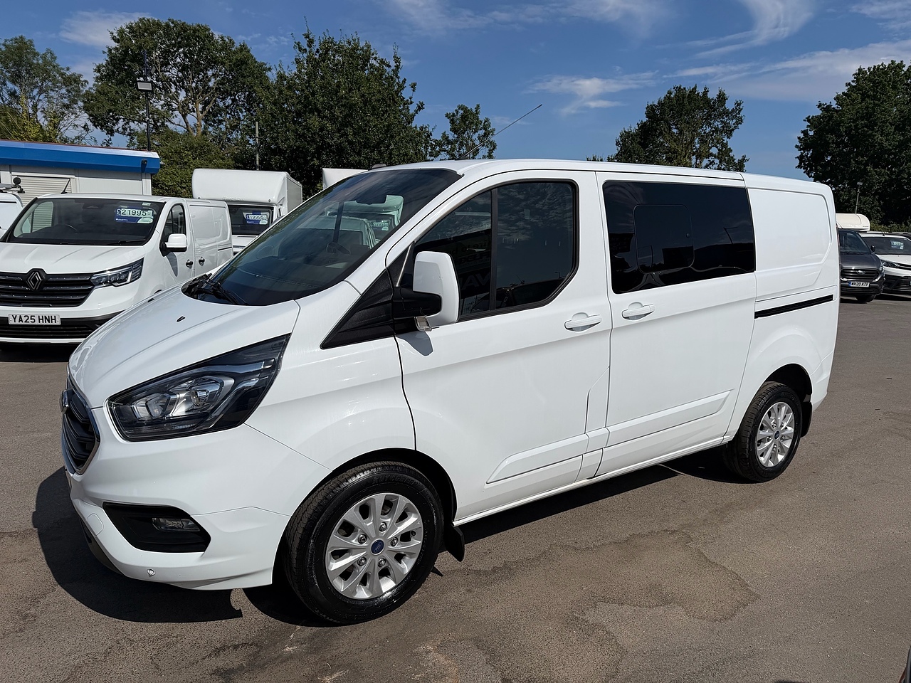 Ford Custom Limited CREW VAN - Thumbnail 2
