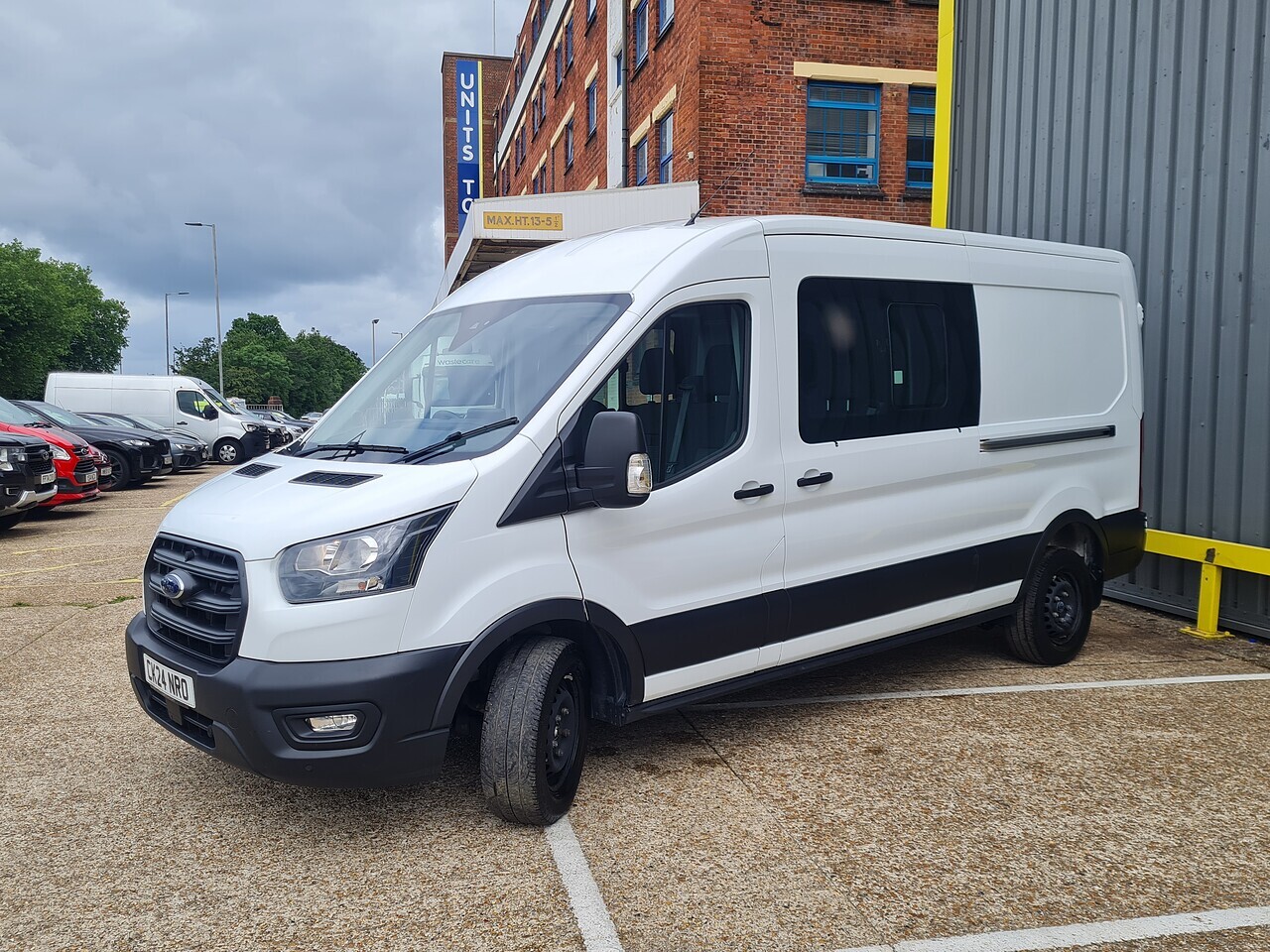 Ford Transit Trend CREW VAN - Thumbnail 3