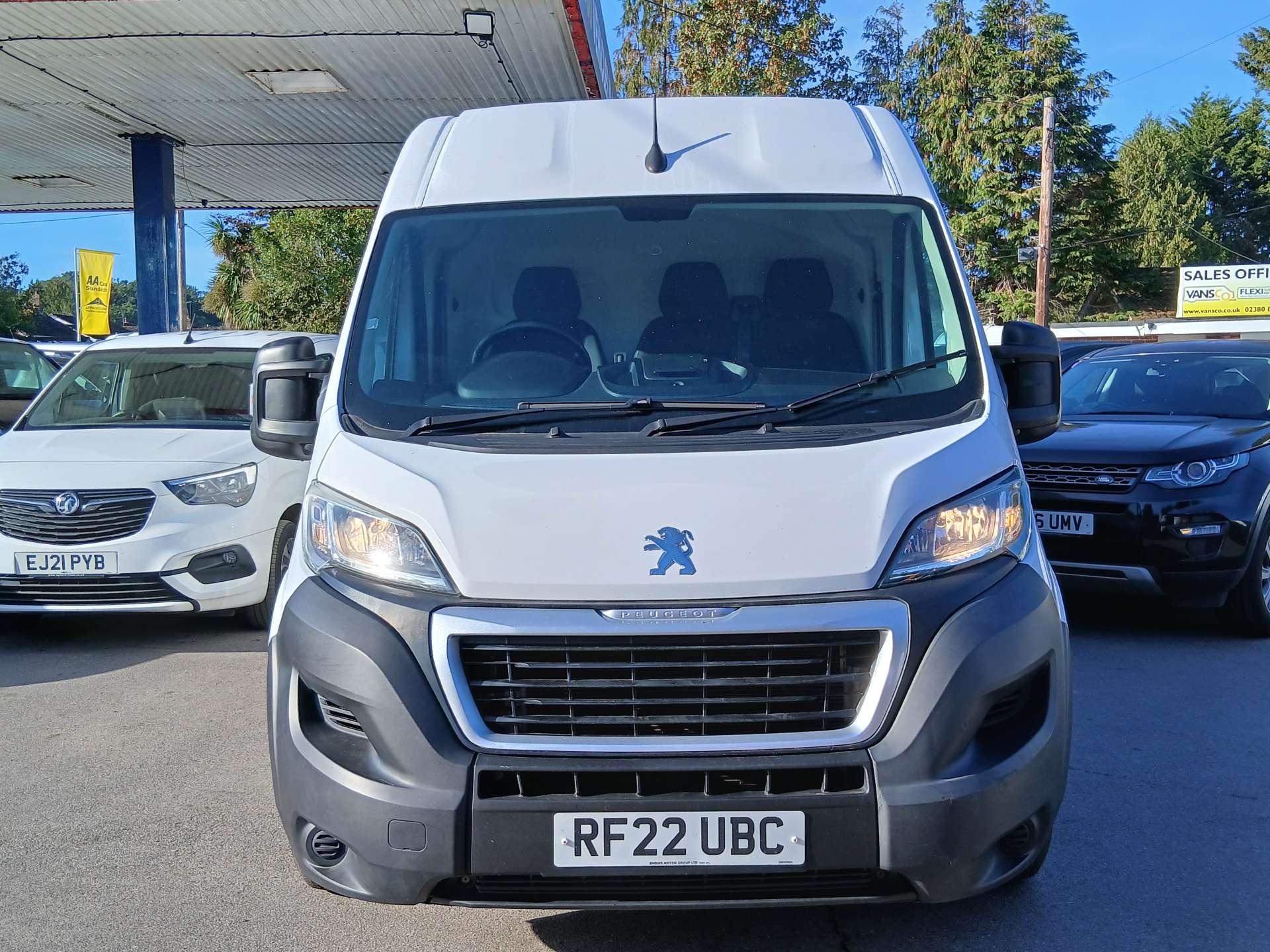 Peugeot Boxer 2.2 BlueHDi 335 Professional Panel Van 5dr Diesel Manual L3 H2 Euro 6 (s/s) (140 ps) thumbnail 3